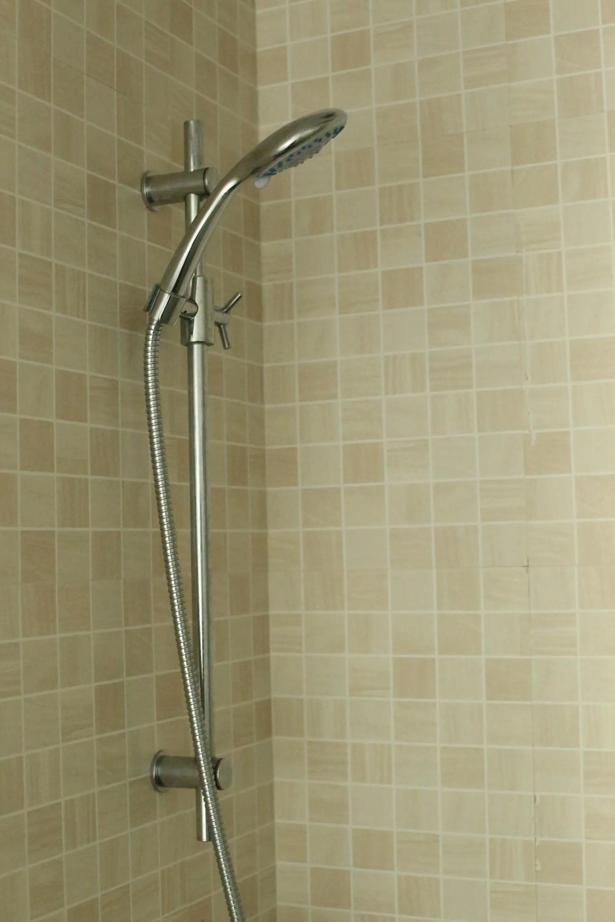 Shower in Kunlun International Youth Hostel