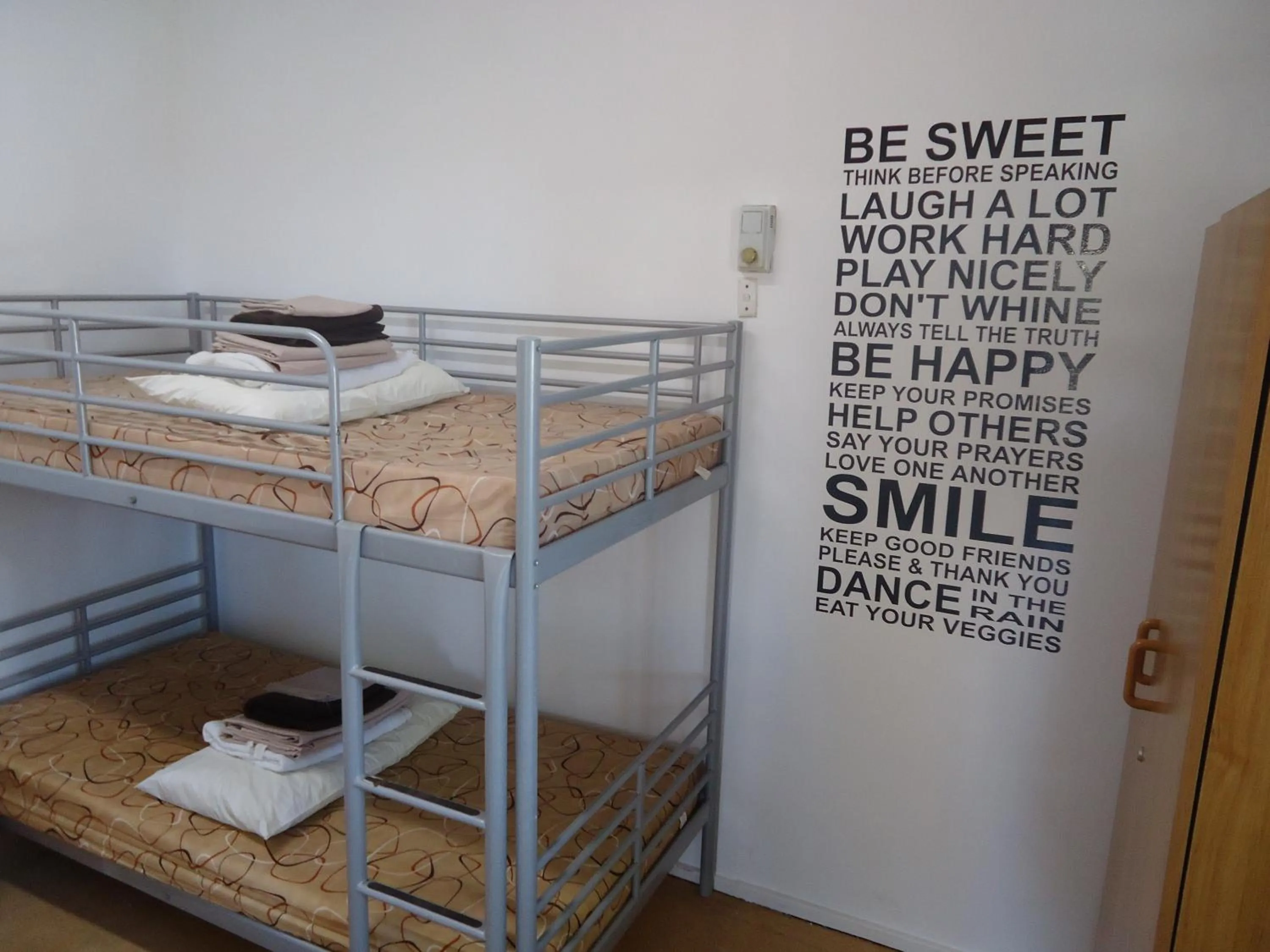 bunk bed, Bed in Roebuck Bay Backpackers