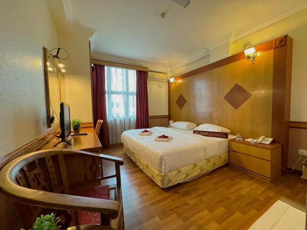 Deluxe Double Room in Flora Place Hotel Deluxe Double Room in Flora Place Hotel