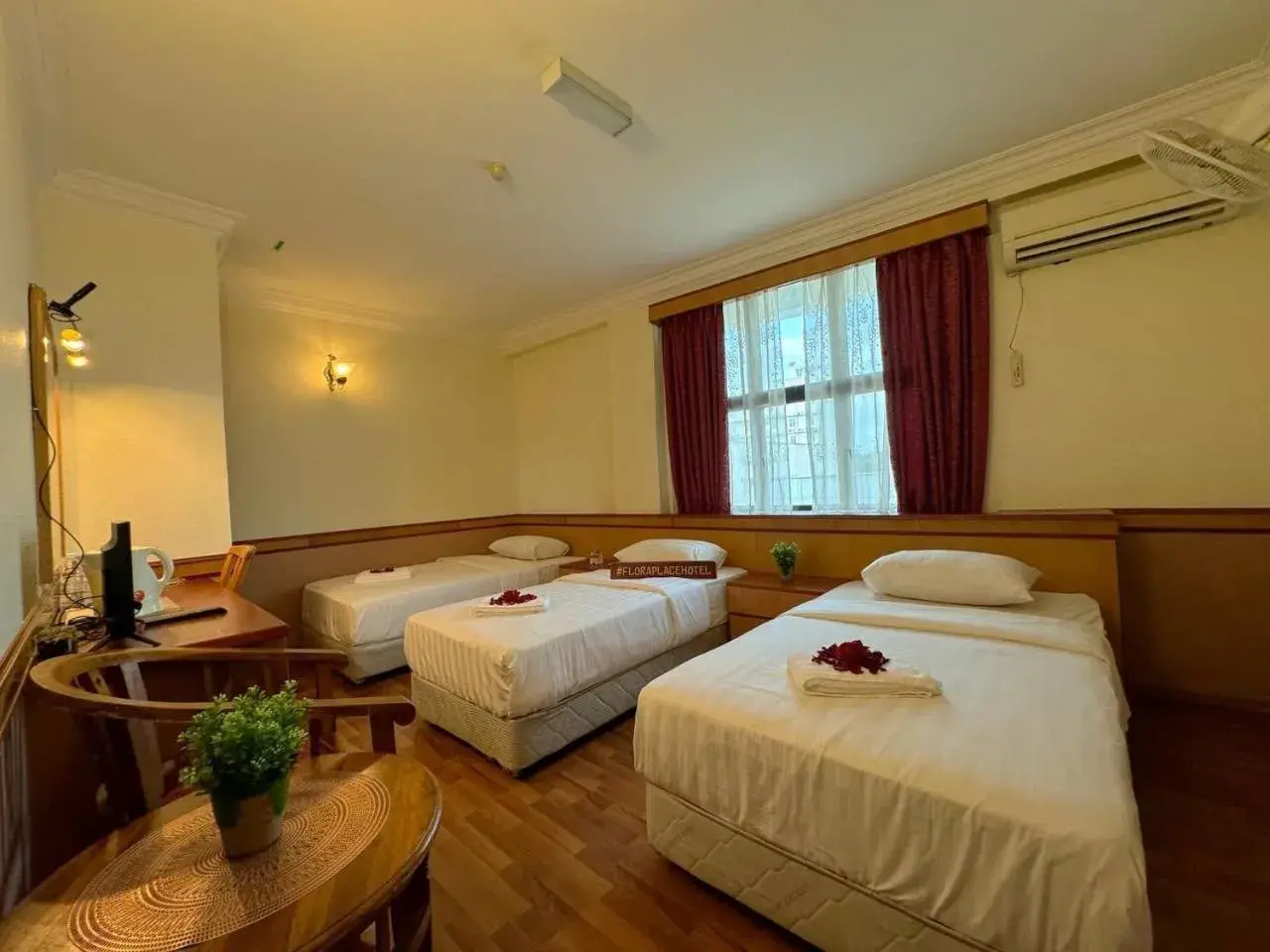 Standard Triple Room in Flora Place Hotel Standard Triple Room in Flora Place Hotel