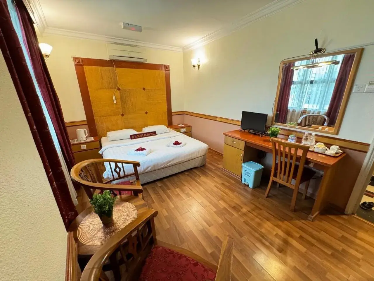 Standard Double Room in Flora Place Hotel Standard Double Room in Flora Place Hotel