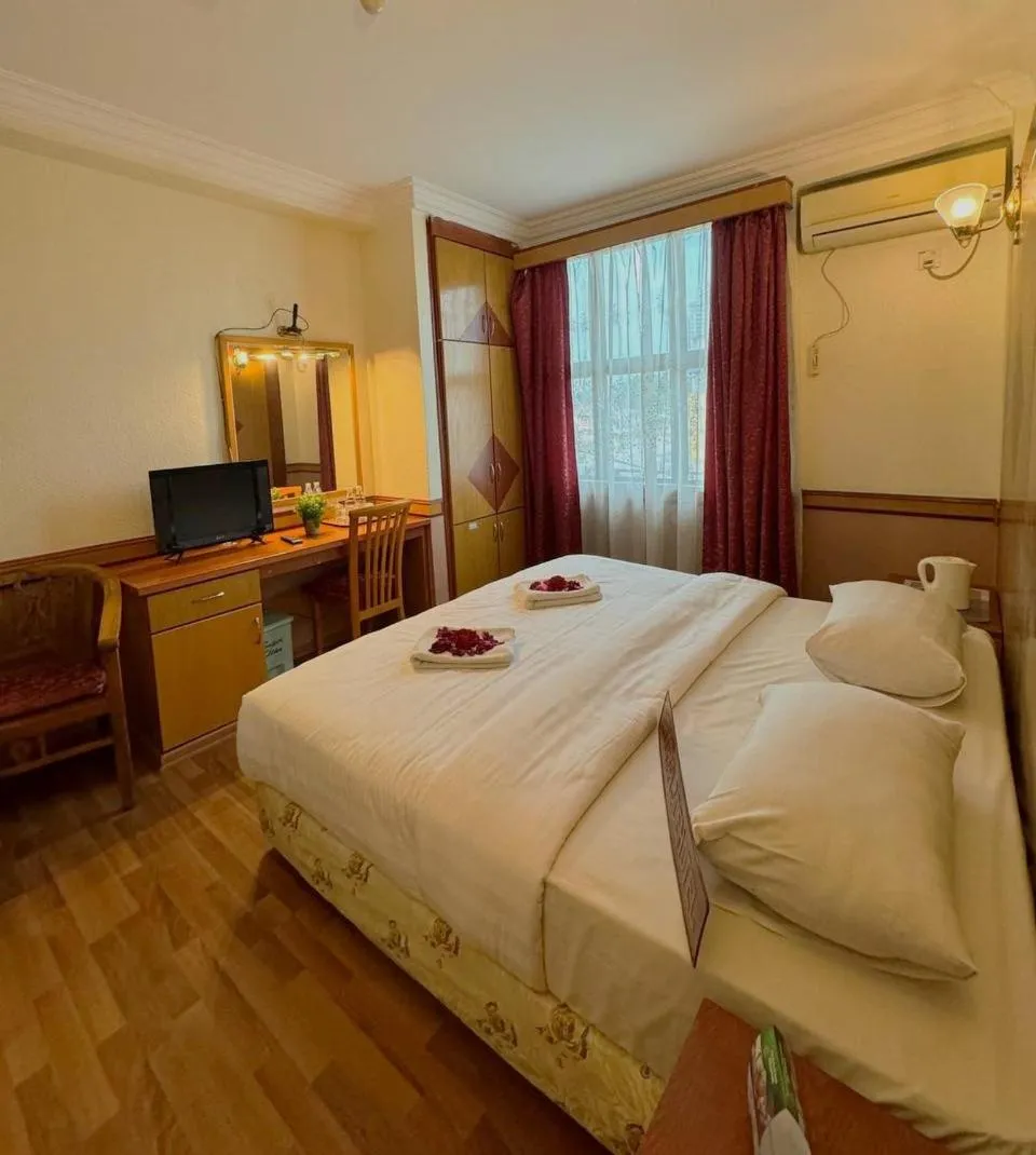 Bed in Flora Place Hotel