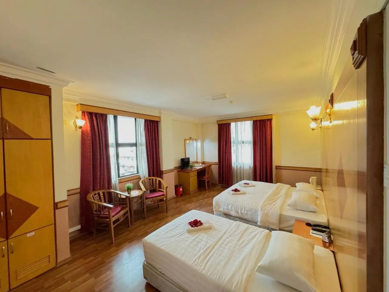 Bed in Flora Place Hotel