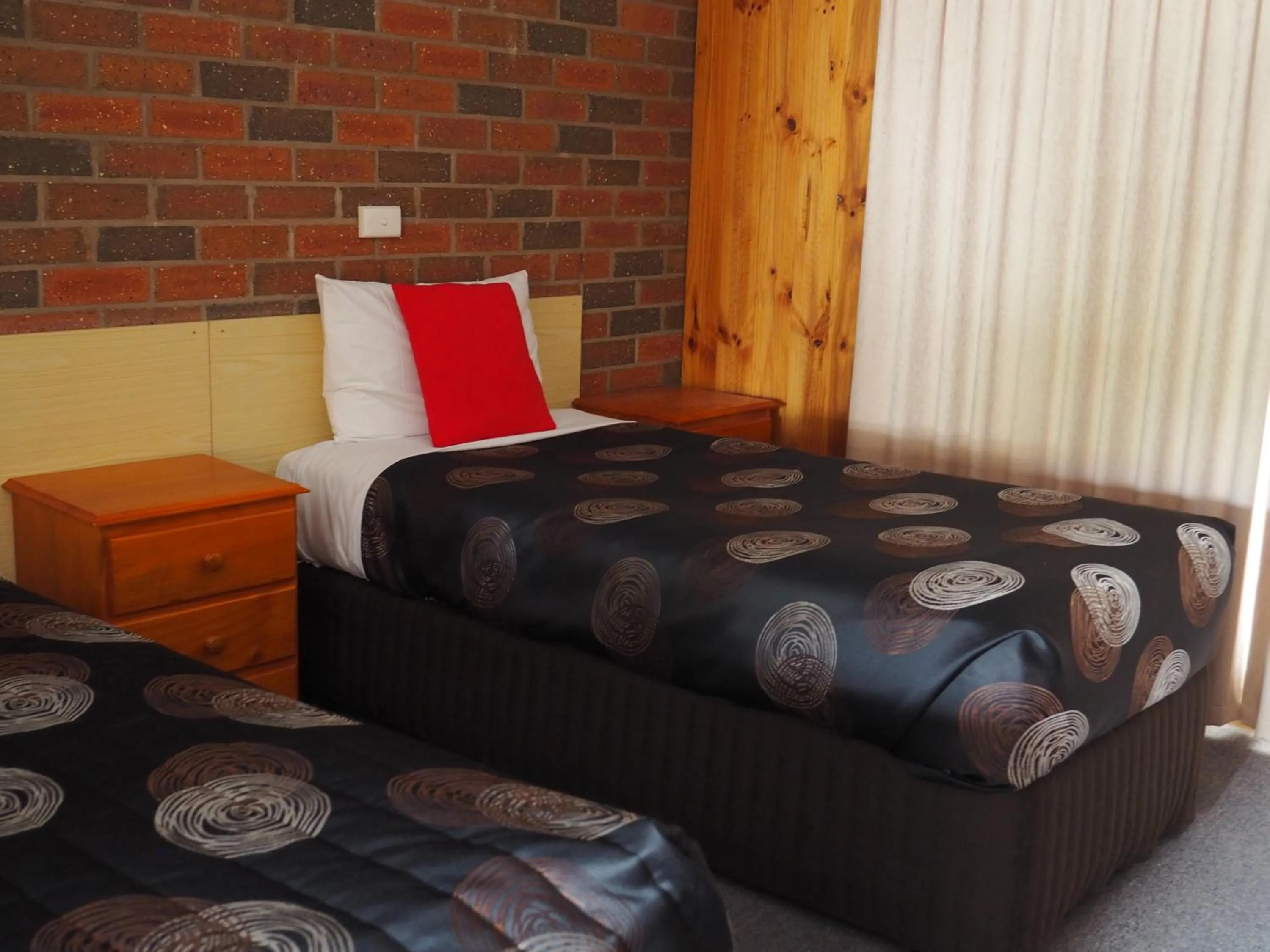 Decorative detail, Bed in Country Road Motel St Arnaud