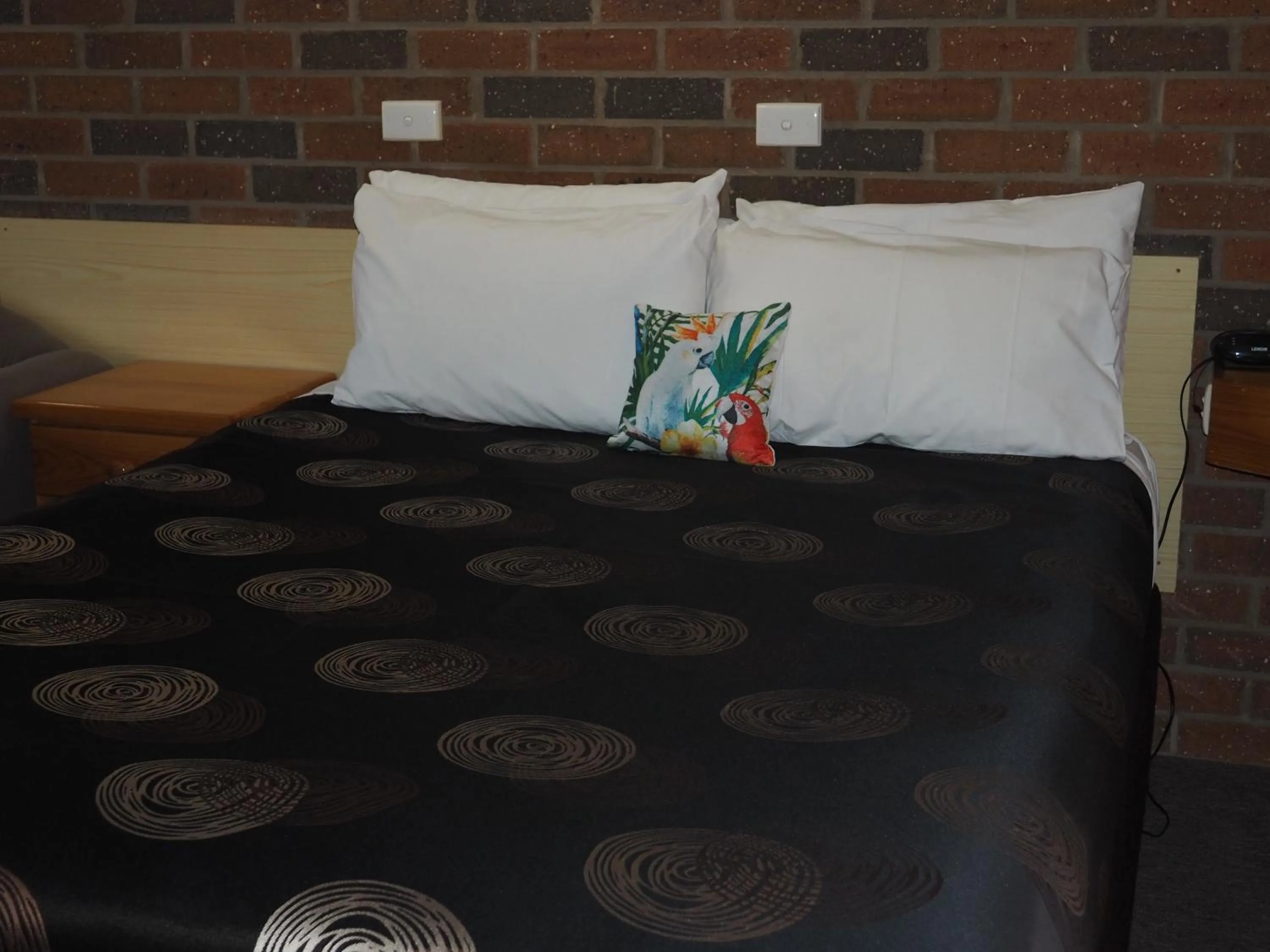 Bed in Country Road Motel St Arnaud