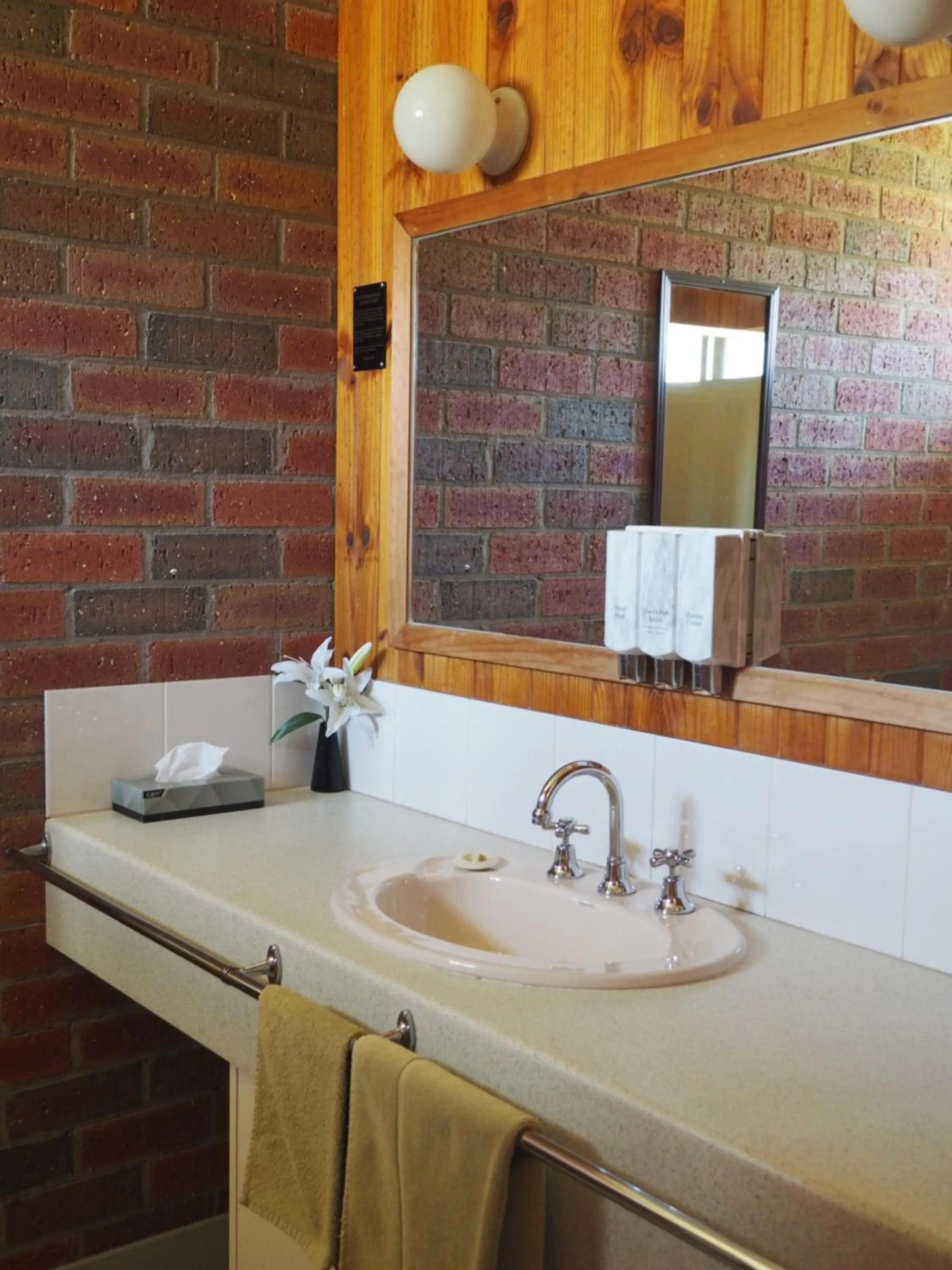 Bathroom in Country Road Motel St Arnaud