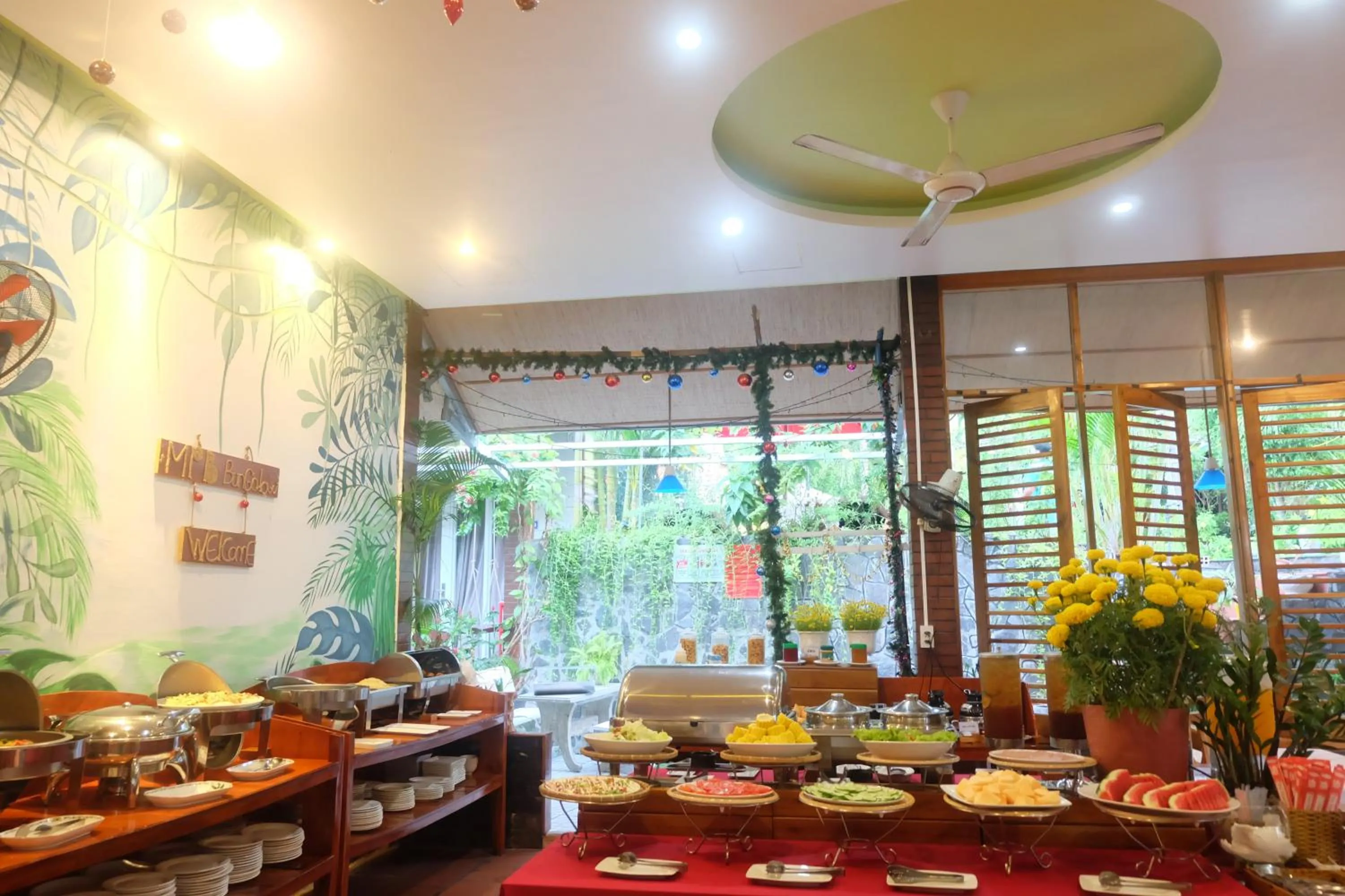 Restaurant/places to eat in Mai Binh Phuong Bungalow