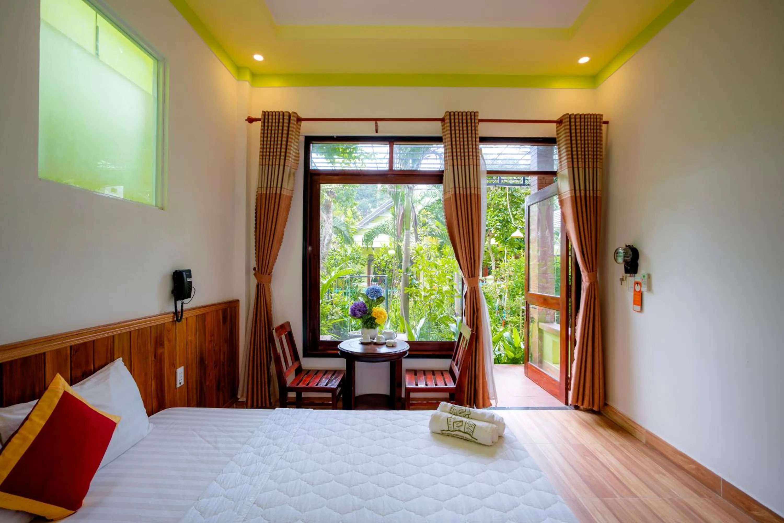 Bedroom, Bed in Mai Binh Phuong Bungalow