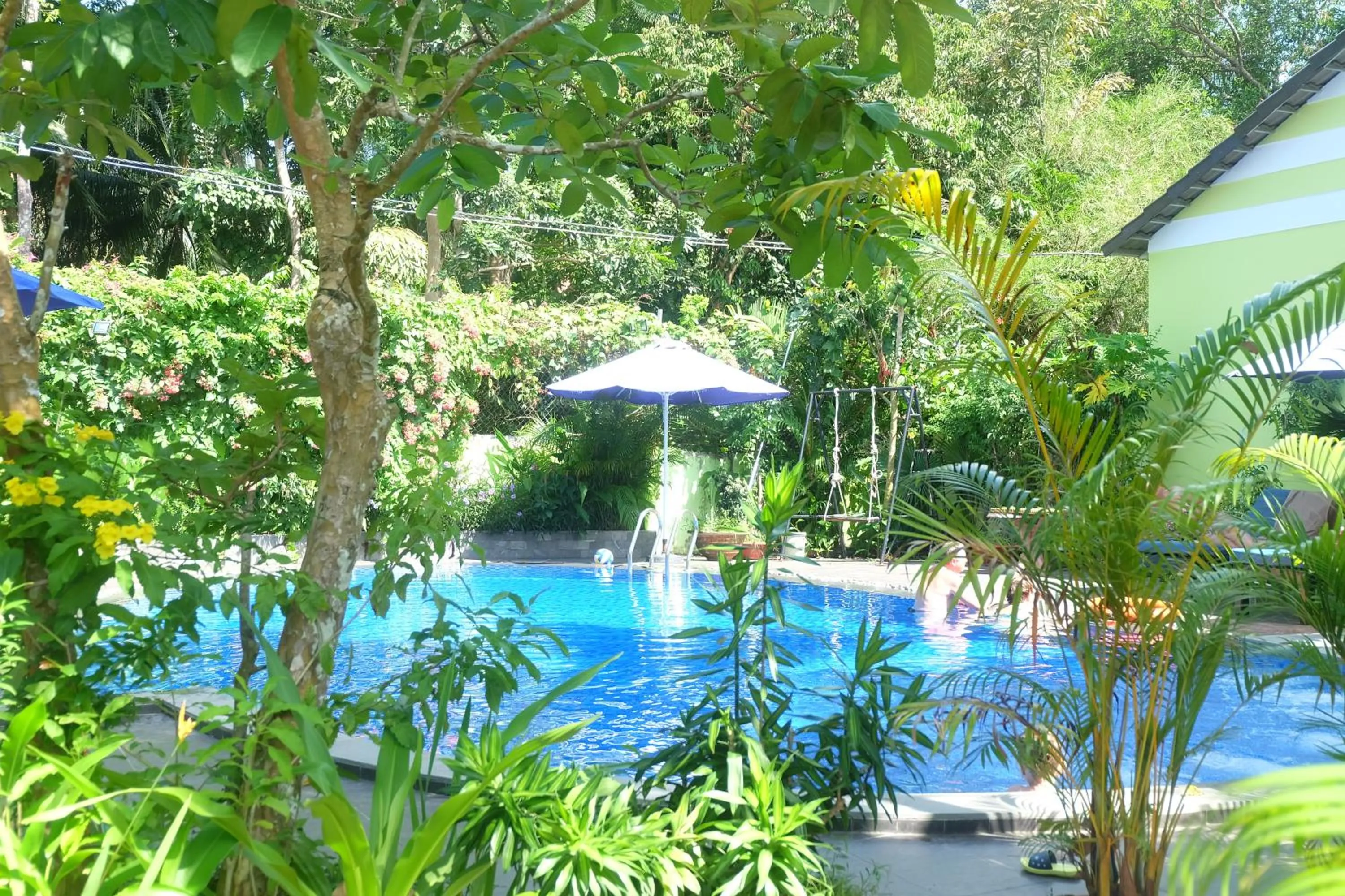 Swimming pool in Mai Binh Phuong Bungalow