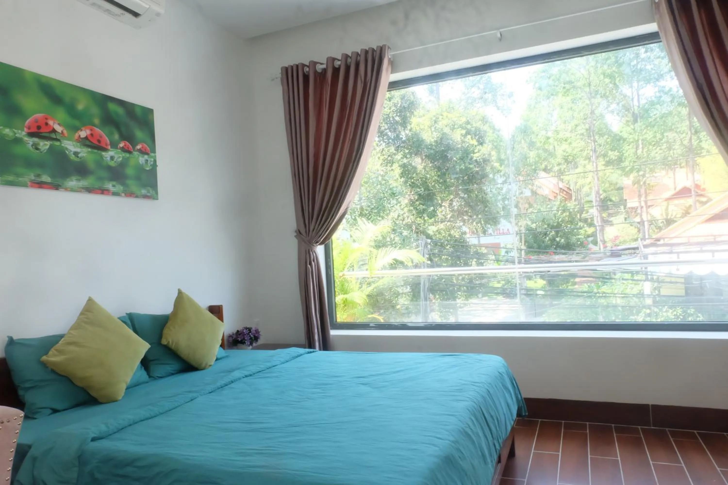 View (from property/room), Bed in Mai Binh Phuong Bungalow