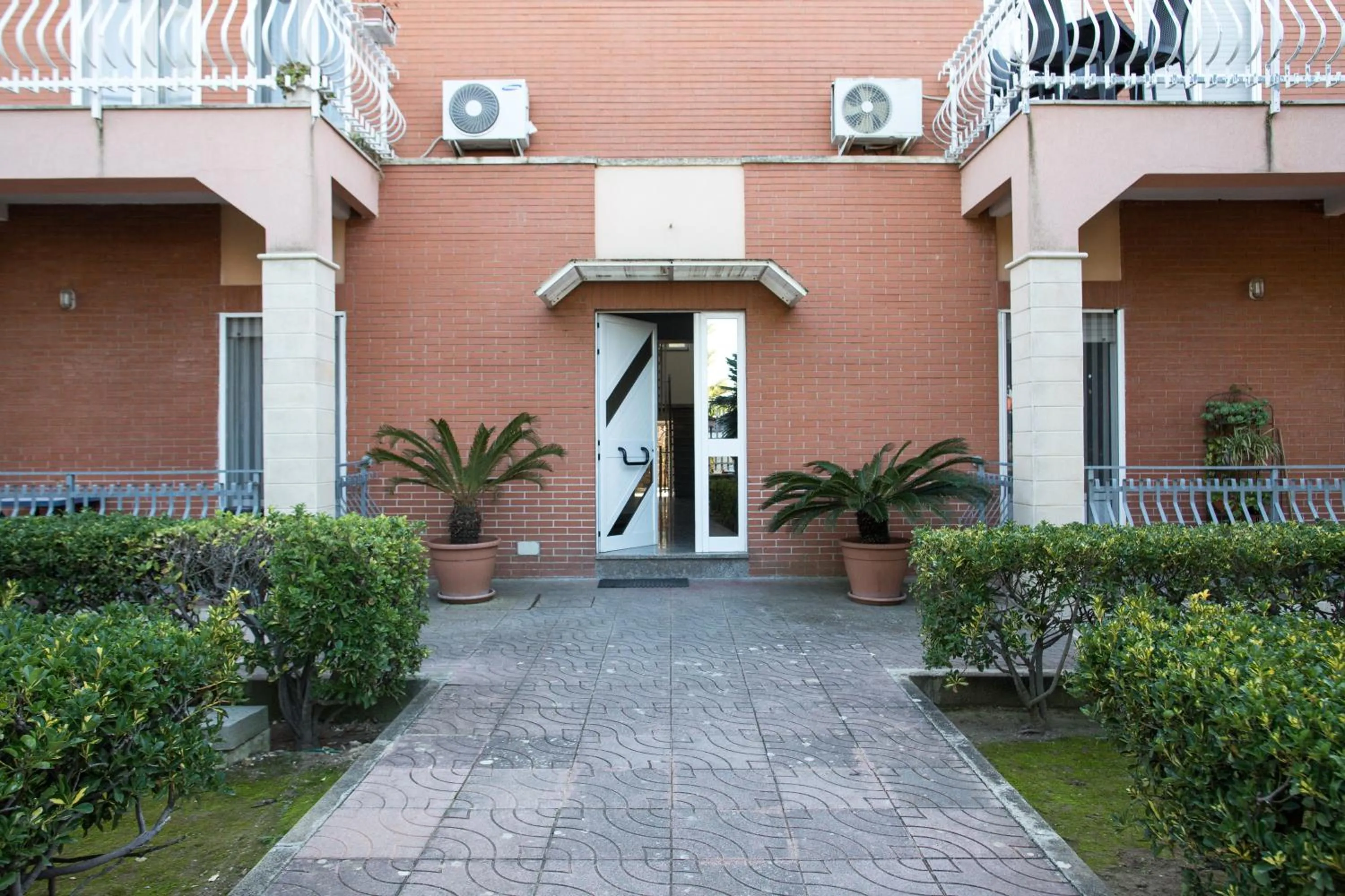 Facade/entrance in Hibiscus