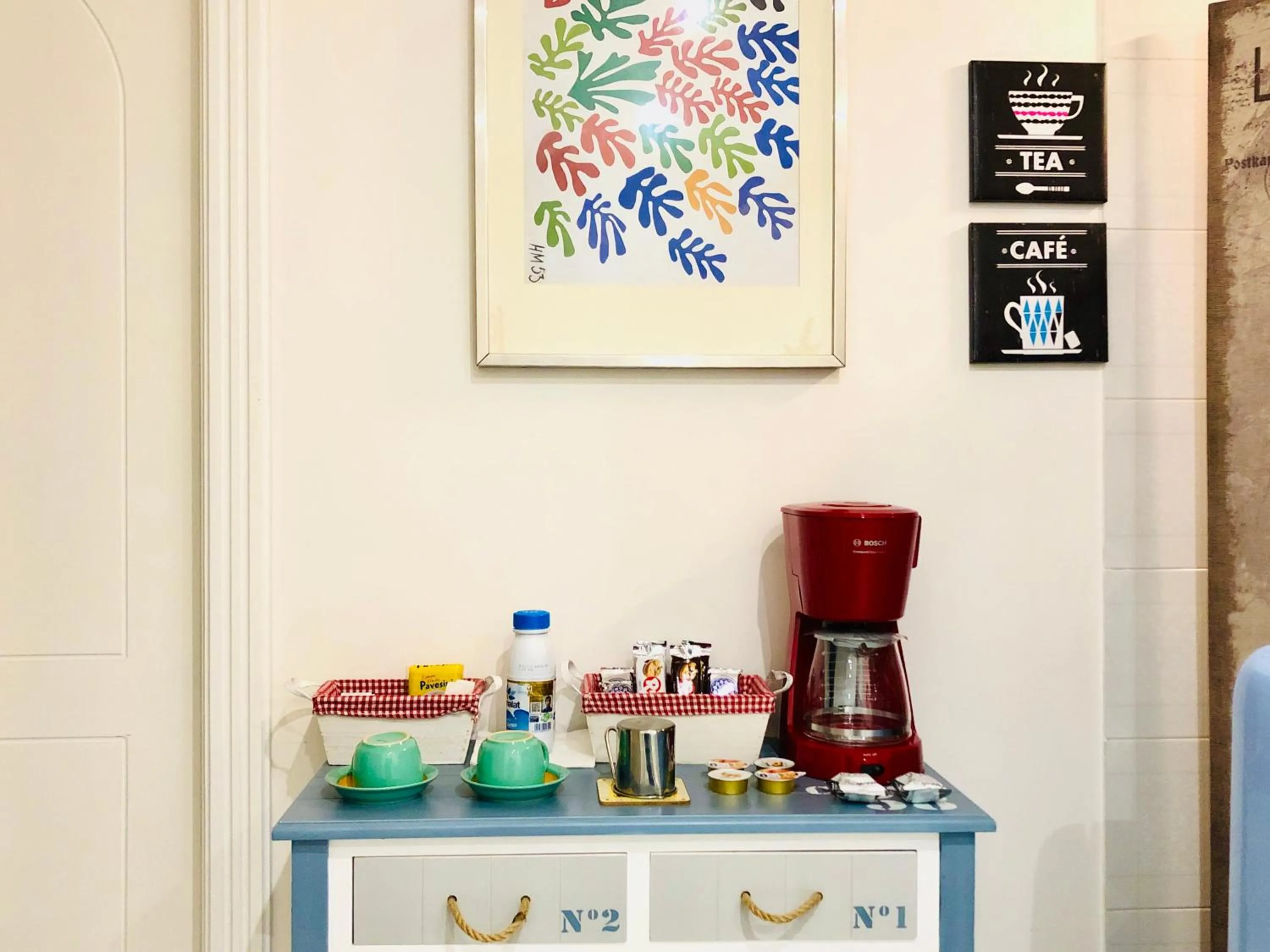 Coffee/tea facilities in Hibiscus