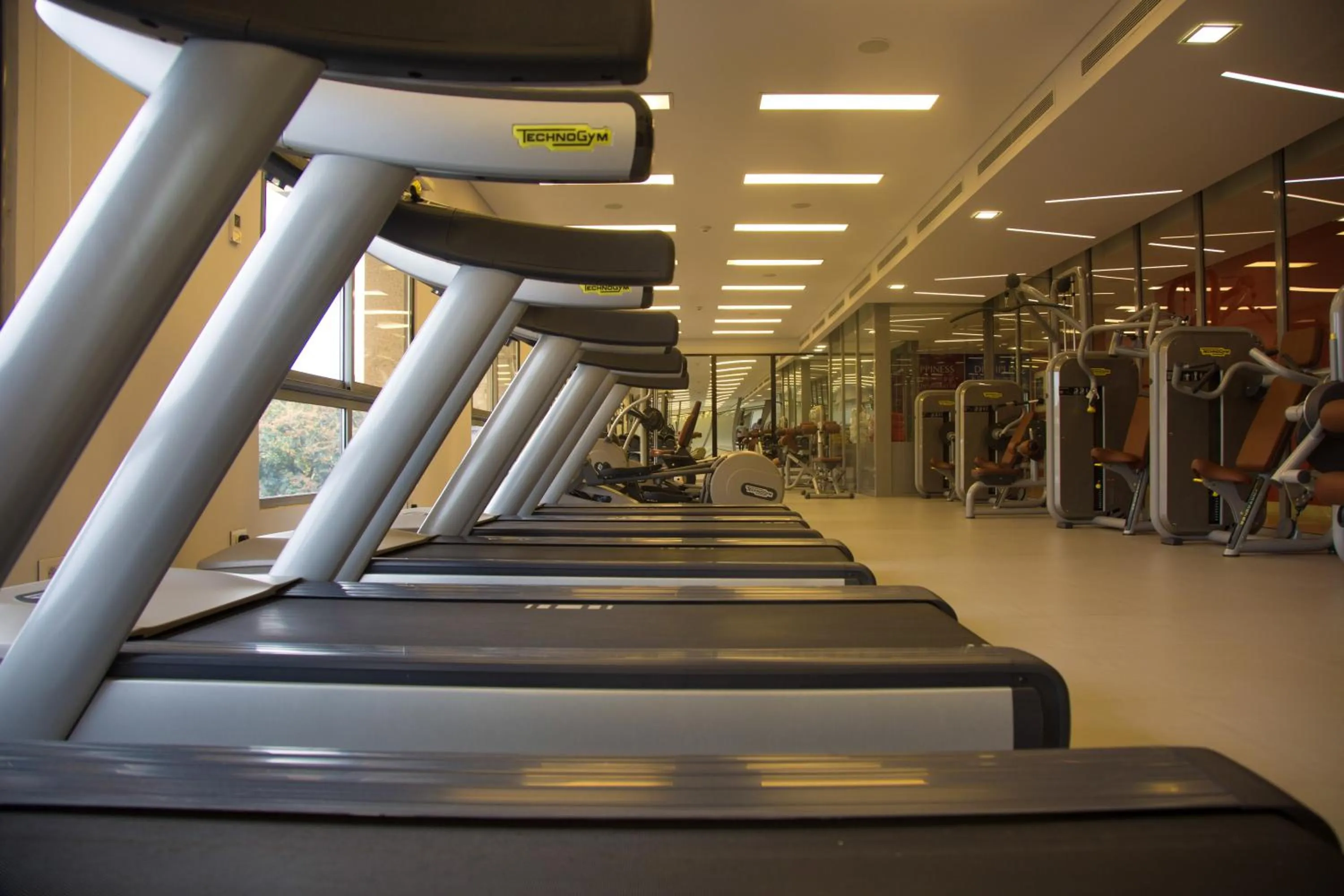 Fitness centre/facilities in Kin Plaza Arjaan by Rotana