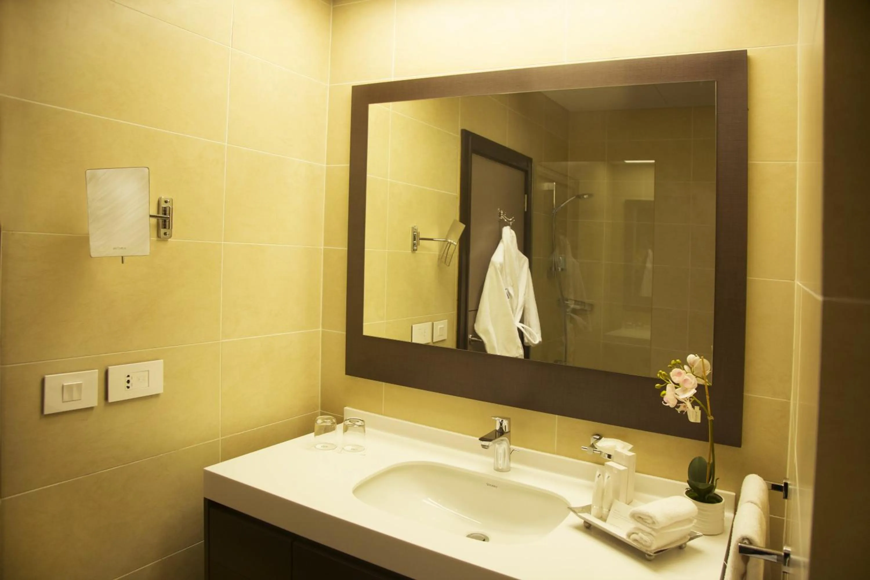Bathroom in Kin Plaza Arjaan by Rotana