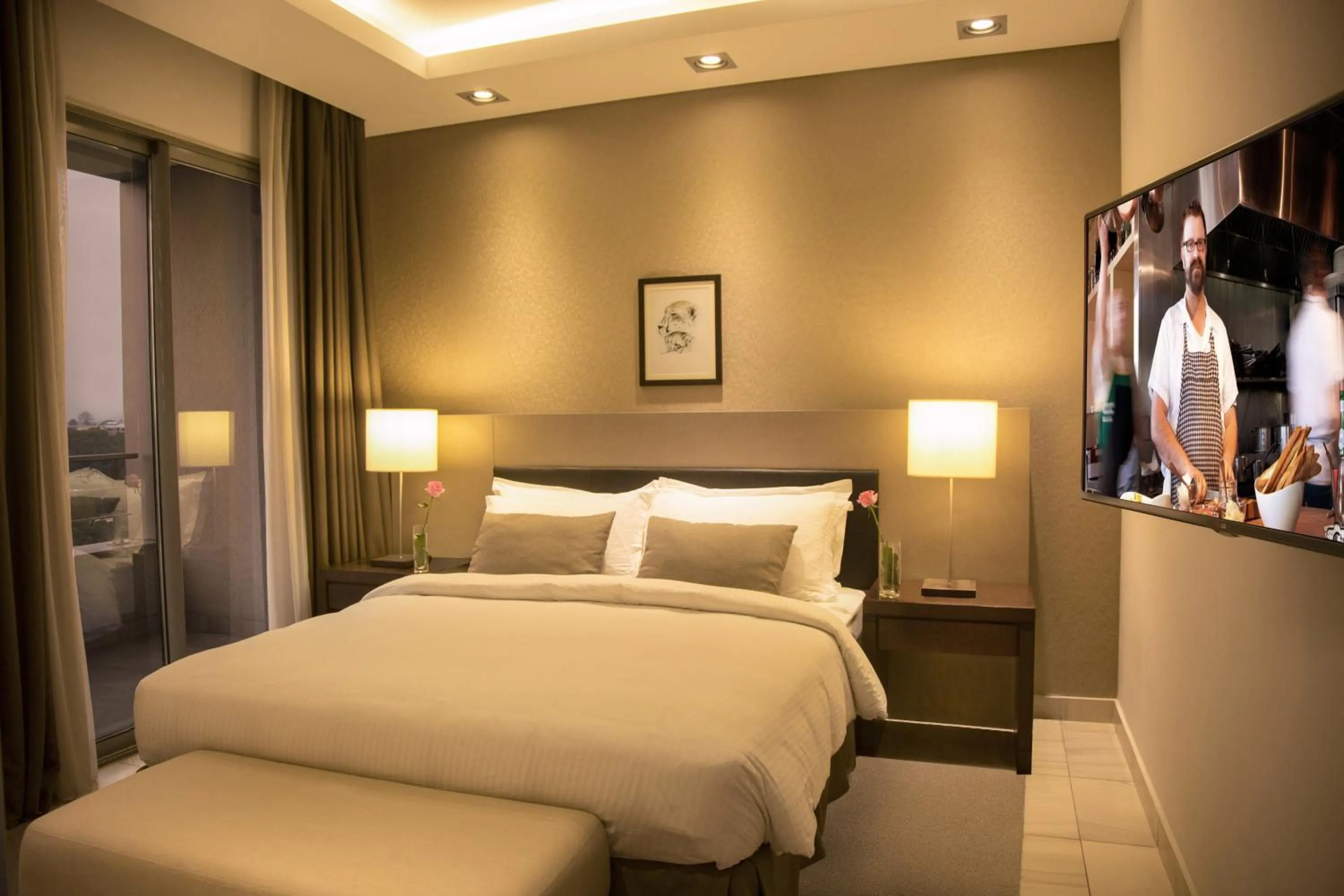 Bed in Kin Plaza Arjaan by Rotana