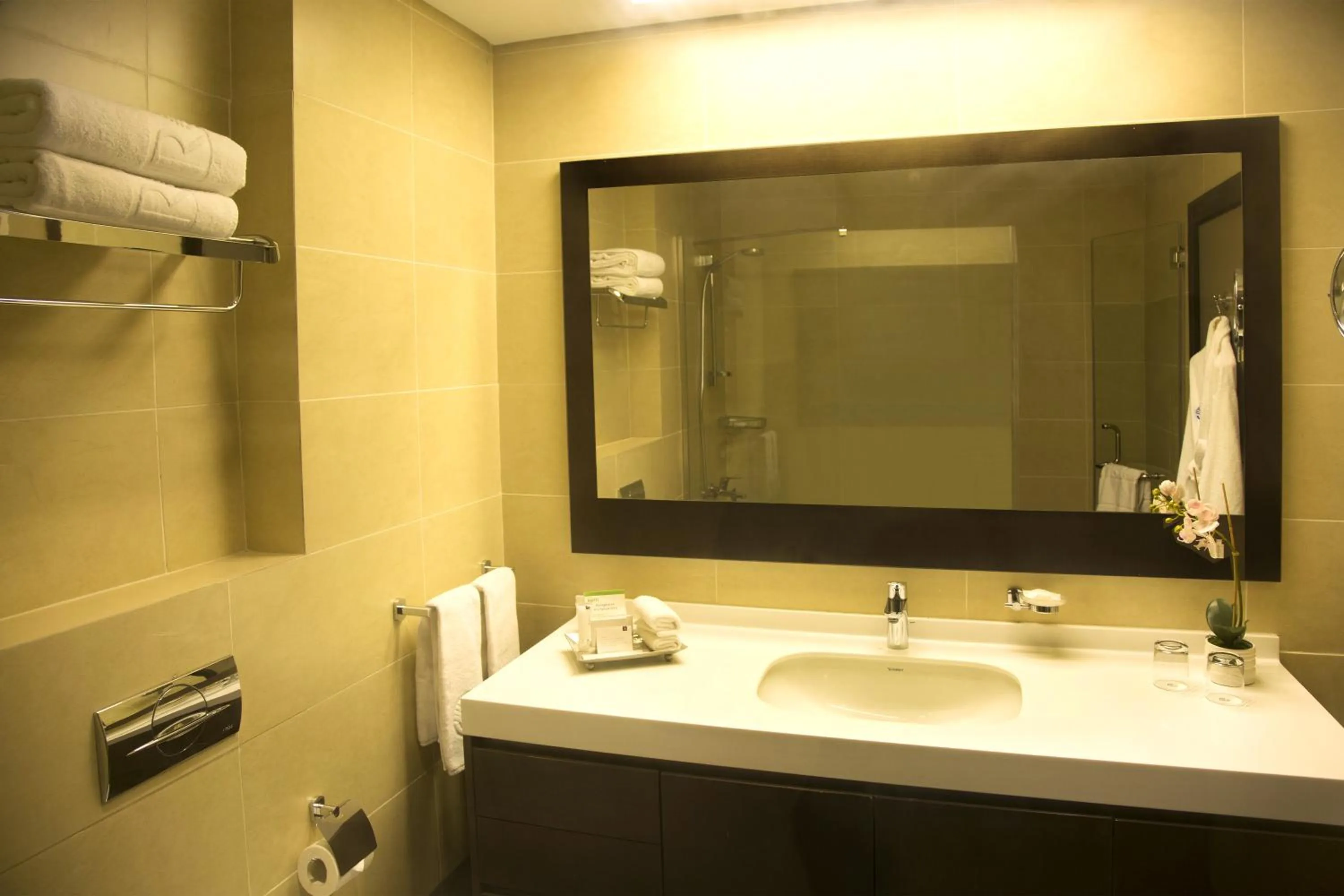 Bathroom in Kin Plaza Arjaan by Rotana
