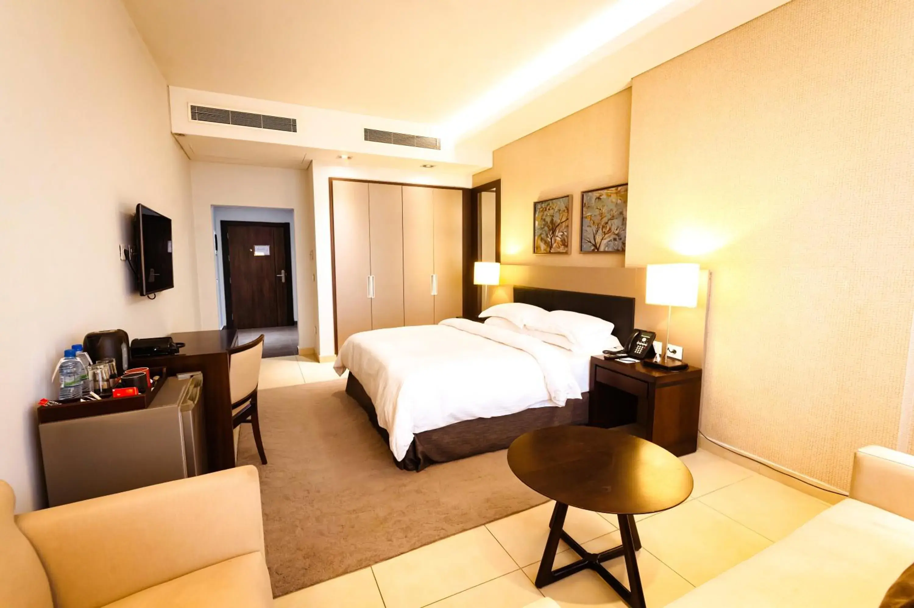 King Room in Kin Plaza Arjaan by Rotana King Room in Kin Plaza Arjaan by Rotana