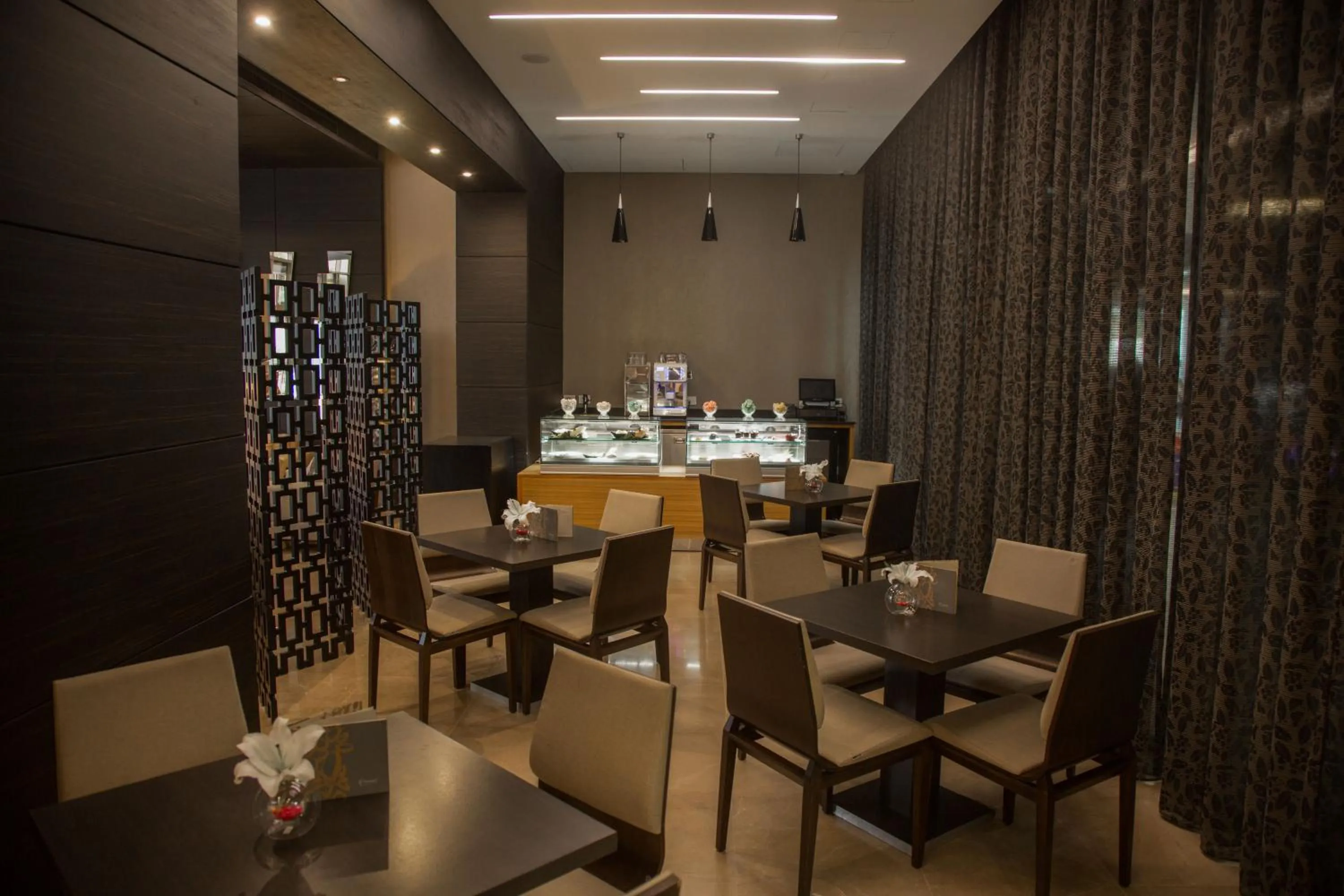 Lobby or reception in Kin Plaza Arjaan by Rotana