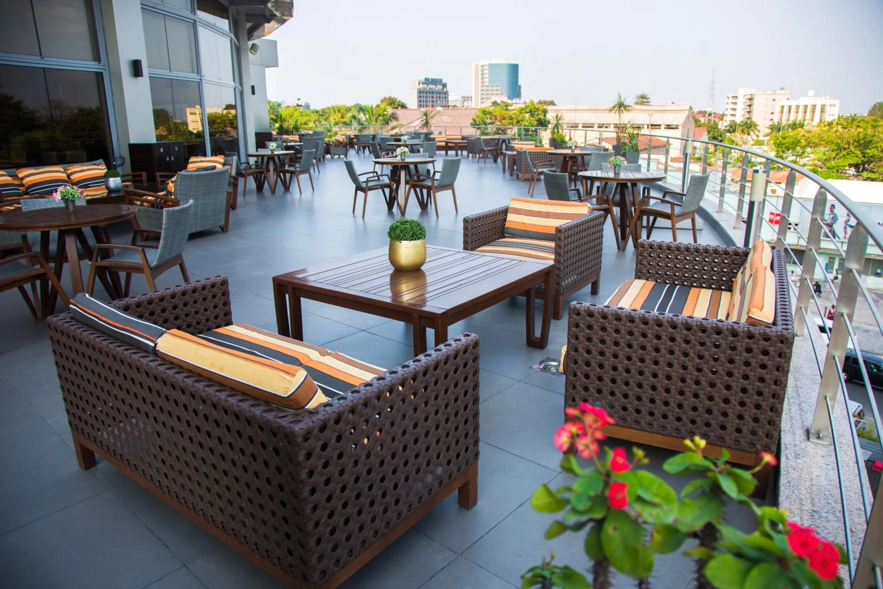 Restaurant/places to eat in Kin Plaza Arjaan by Rotana