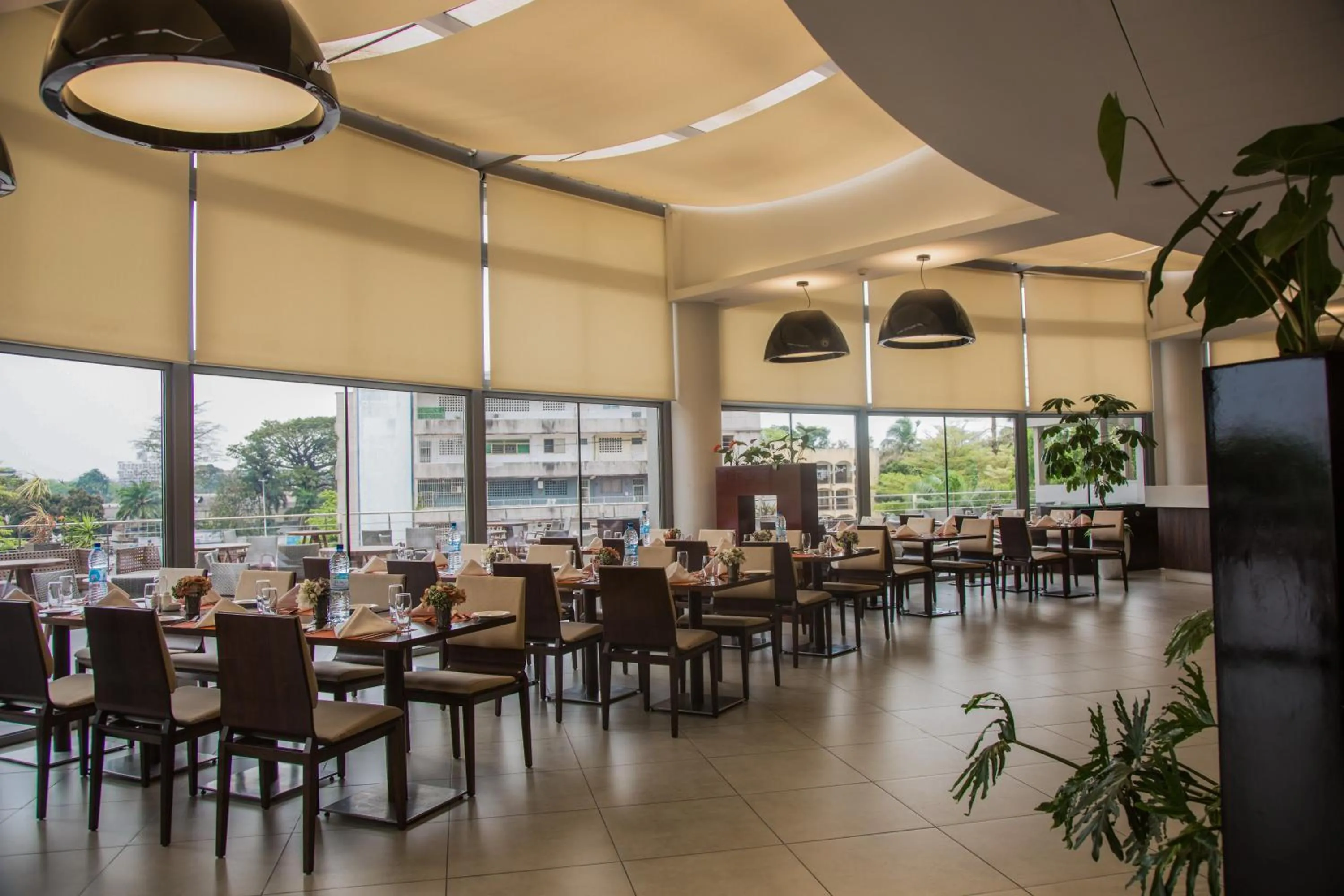 Restaurant/places to eat in Kin Plaza Arjaan by Rotana