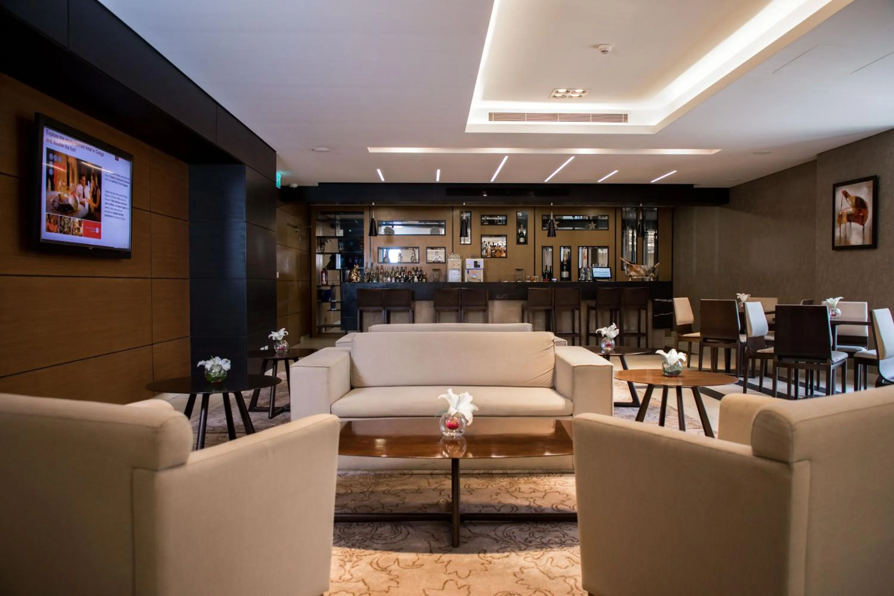 Lounge or bar in Kin Plaza Arjaan by Rotana