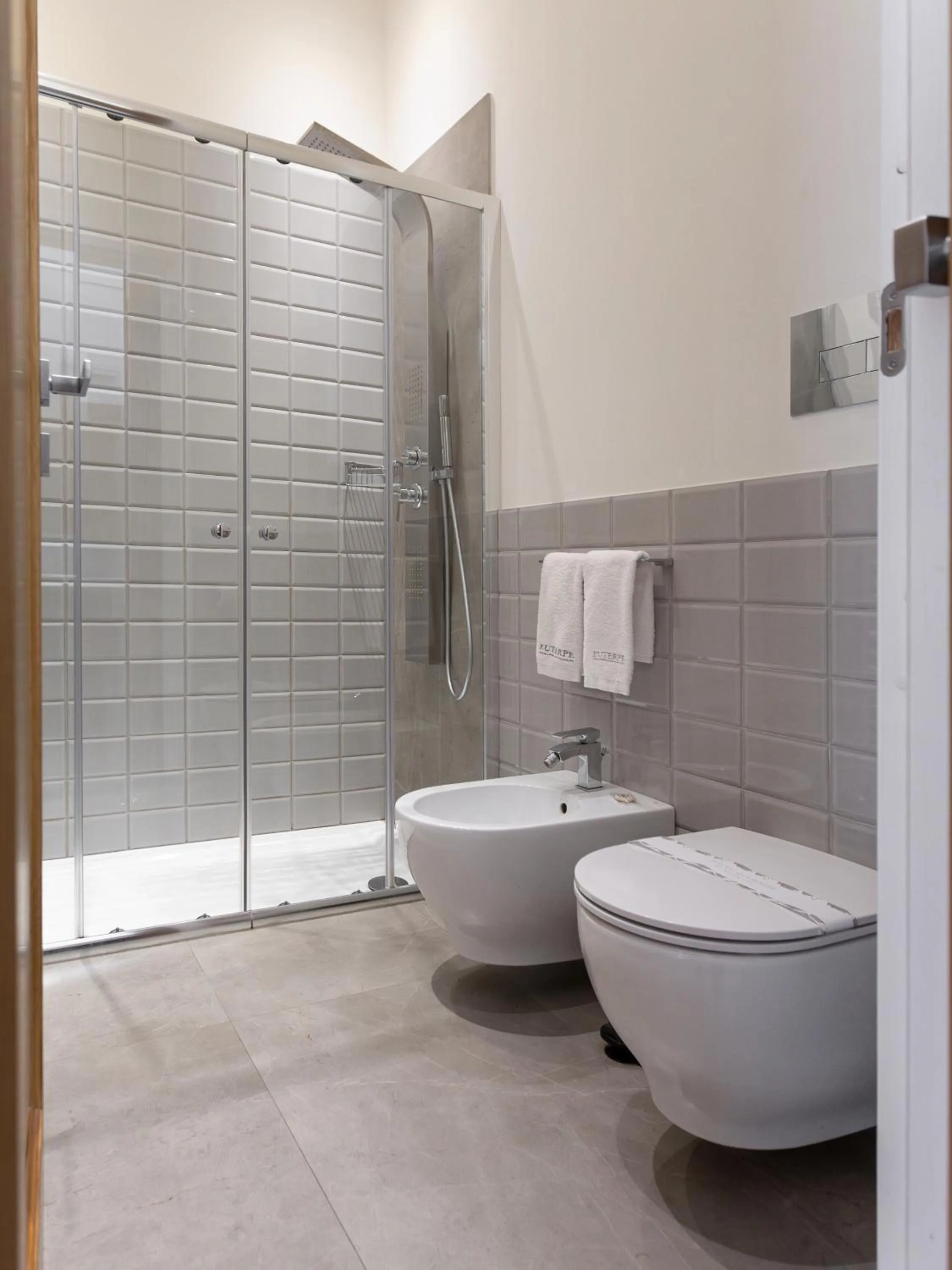 Bathroom in Euterpe LHT