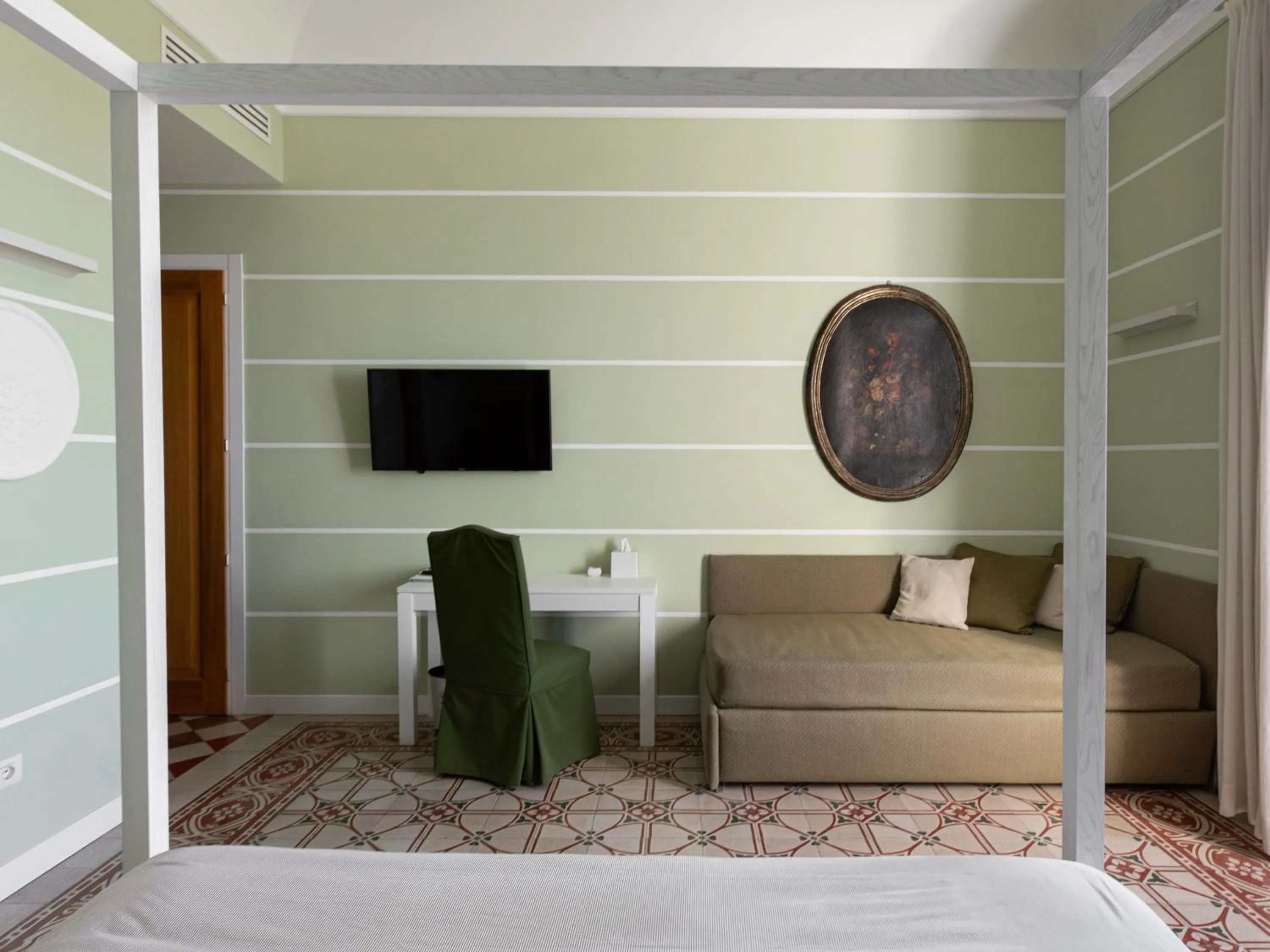 Seating area in Euterpe LHT