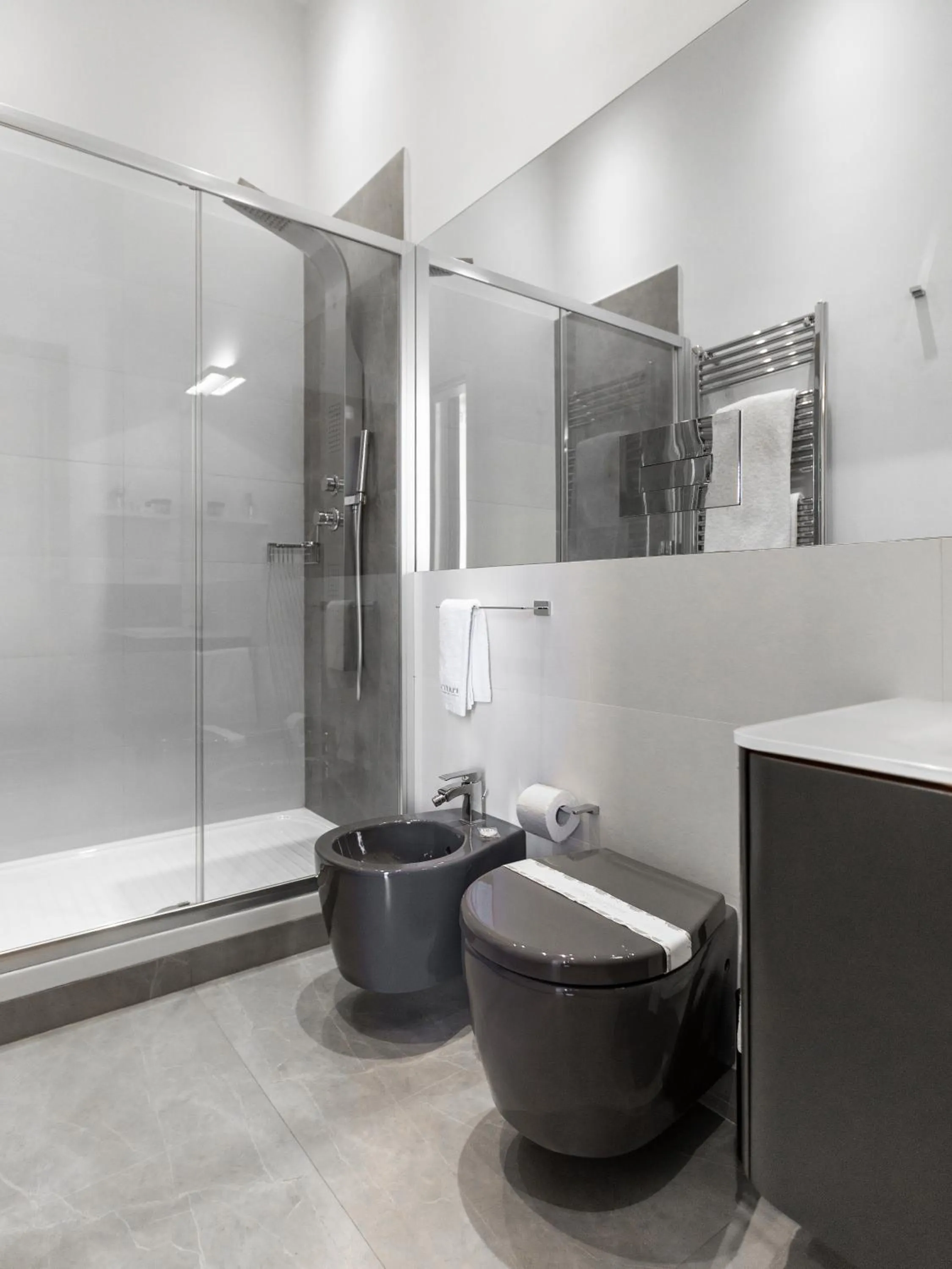 Shower in Euterpe LHT