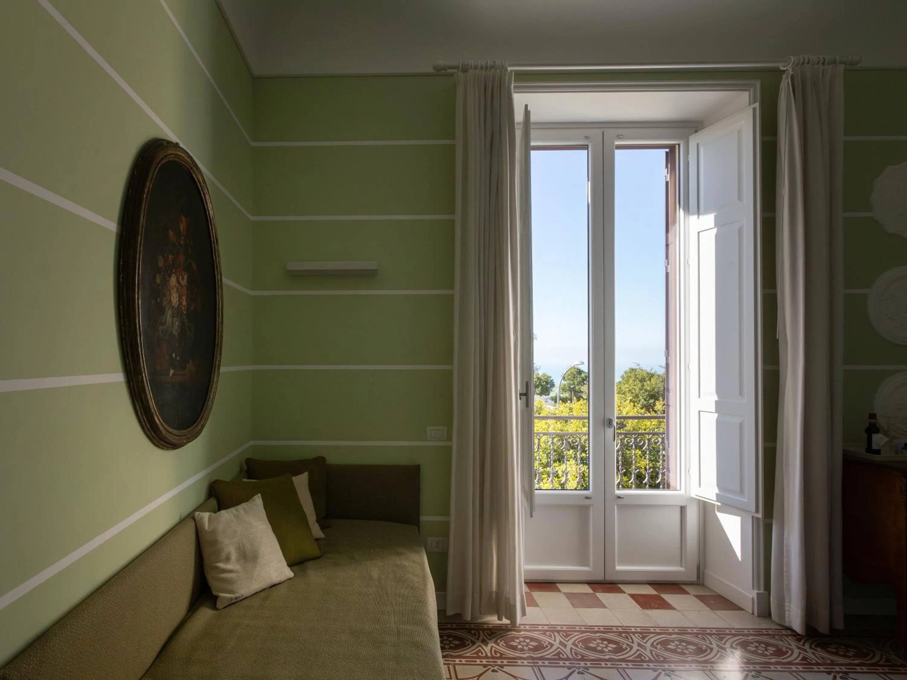 Photo of the whole room in Euterpe LHT