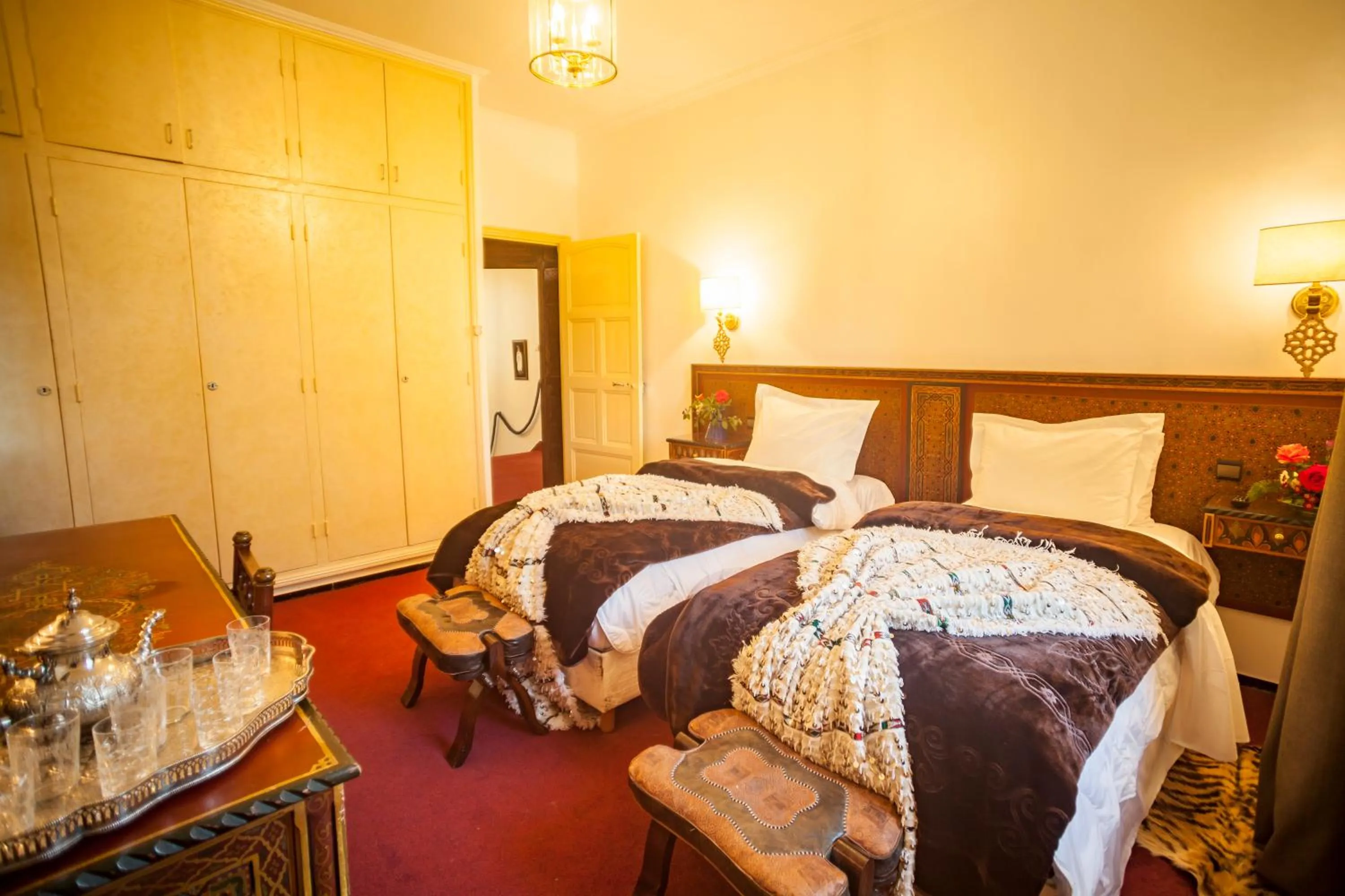 Seating area, Bed in Villa Pomme d'Or