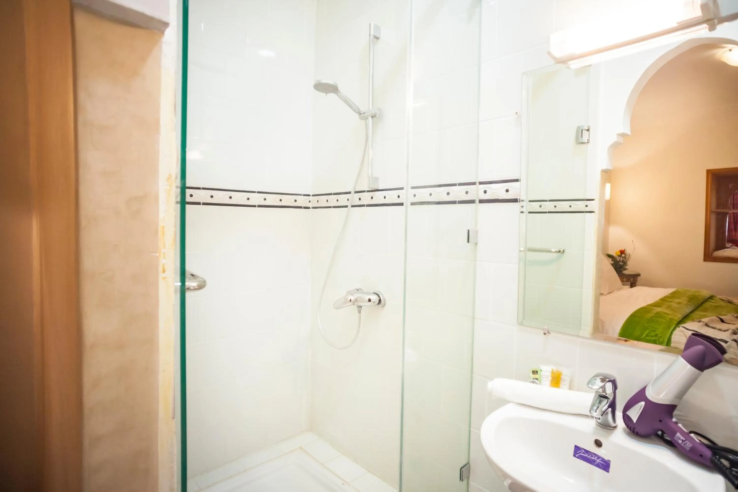 Shower in Villa Pomme d'Or