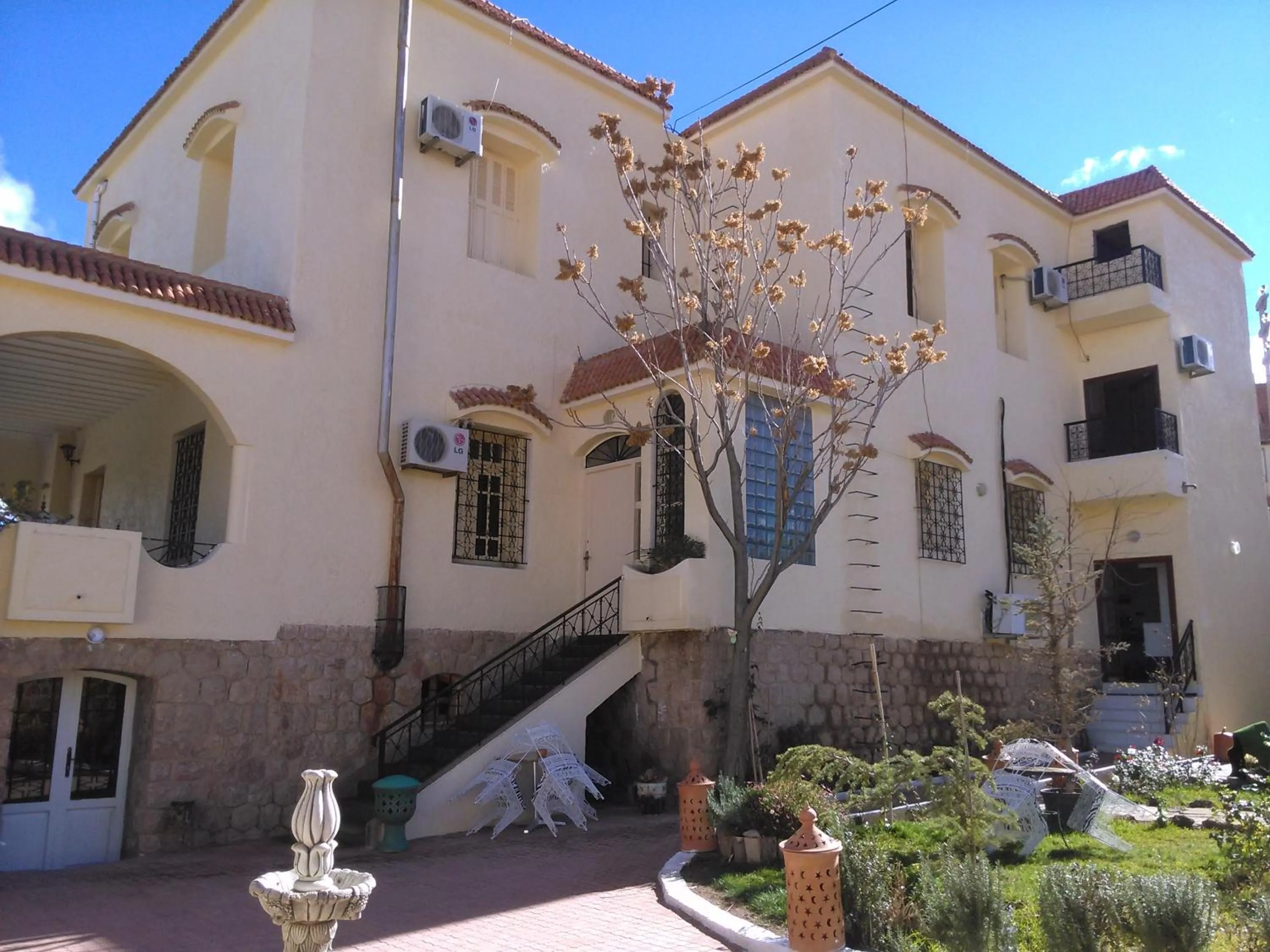 Facade/entrance in Villa Pomme d'Or