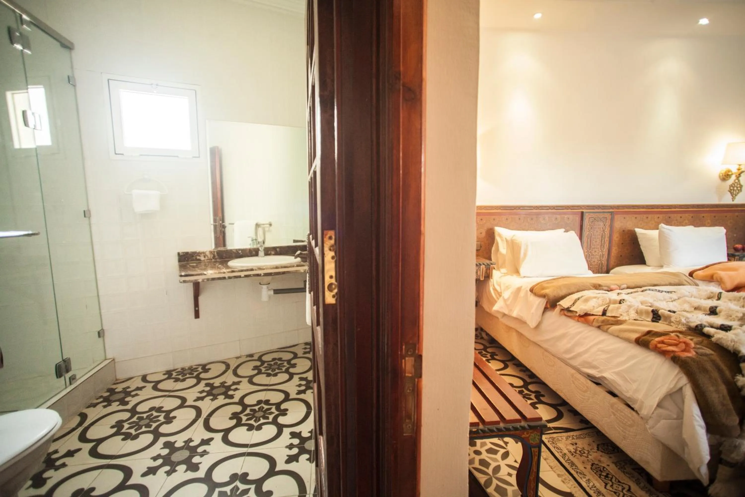 Property building, Bed in Villa Pomme d'Or