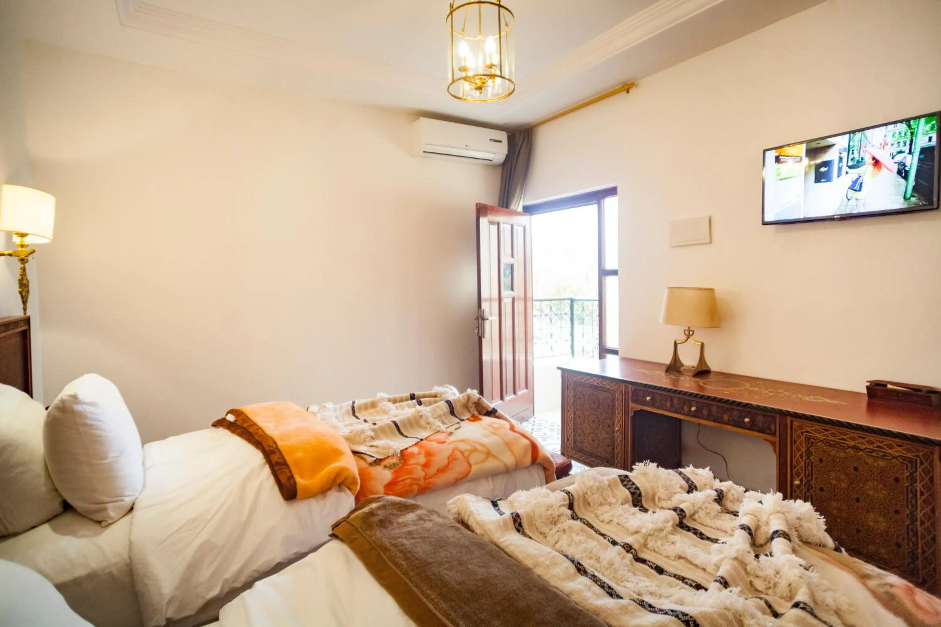 Bathroom, Bed in Villa Pomme d'Or
