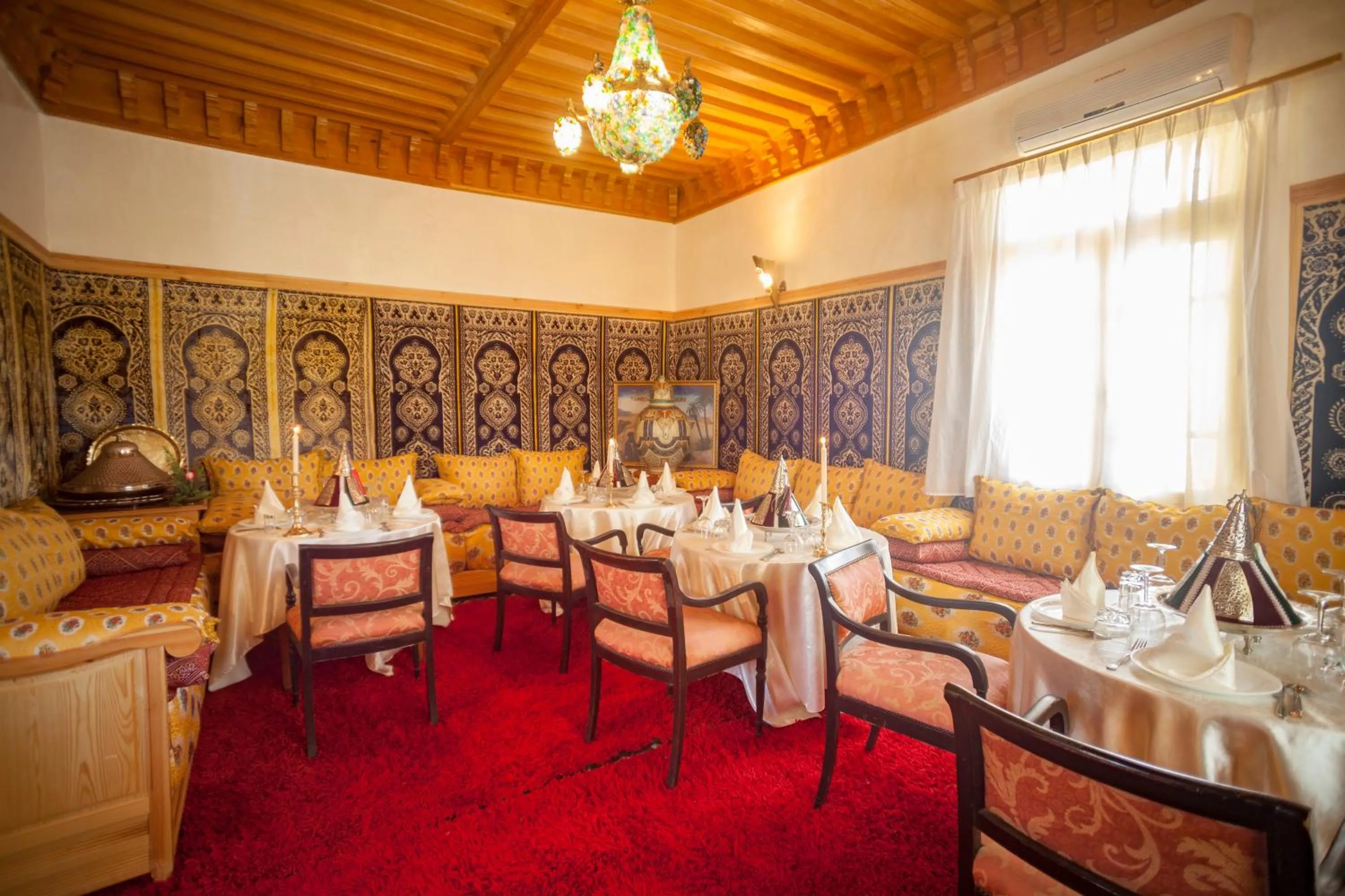 Restaurant/places to eat in Villa Pomme d'Or