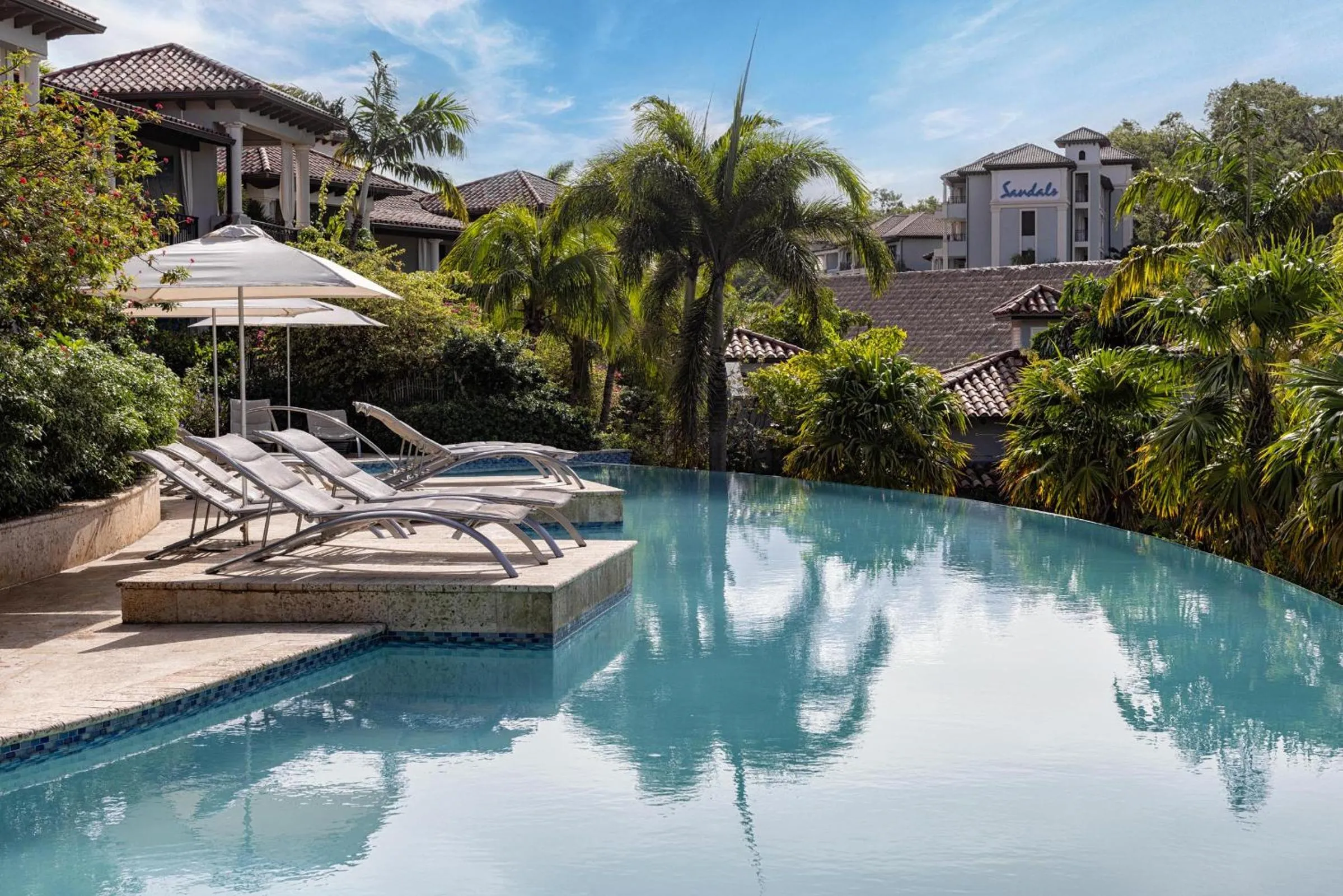 Swimming pool in Sandals Grenada All Inclusive - Couples Only