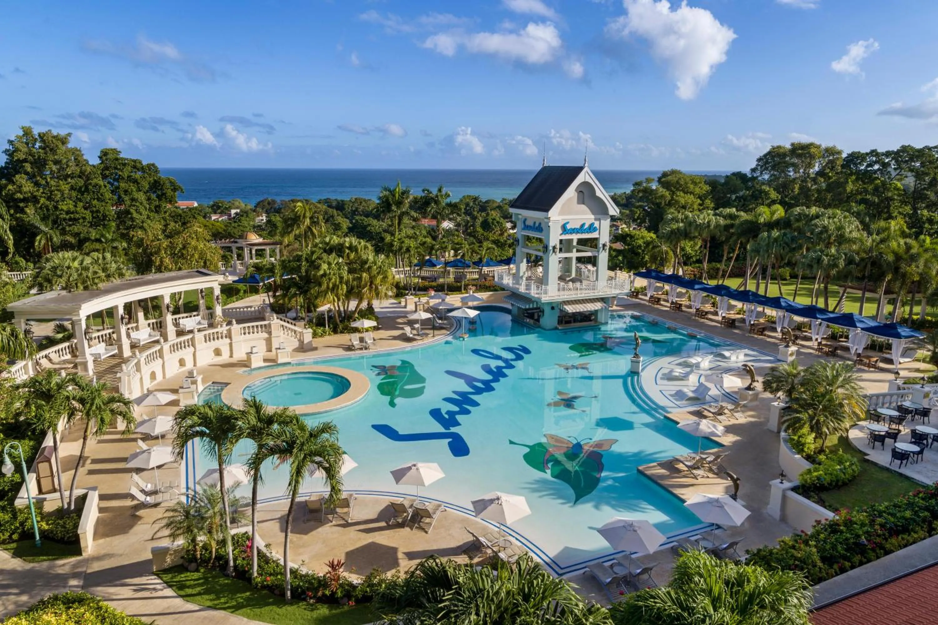 Swimming pool in Sandals Ochi Beach All Inclusive Resort - Couples Only
