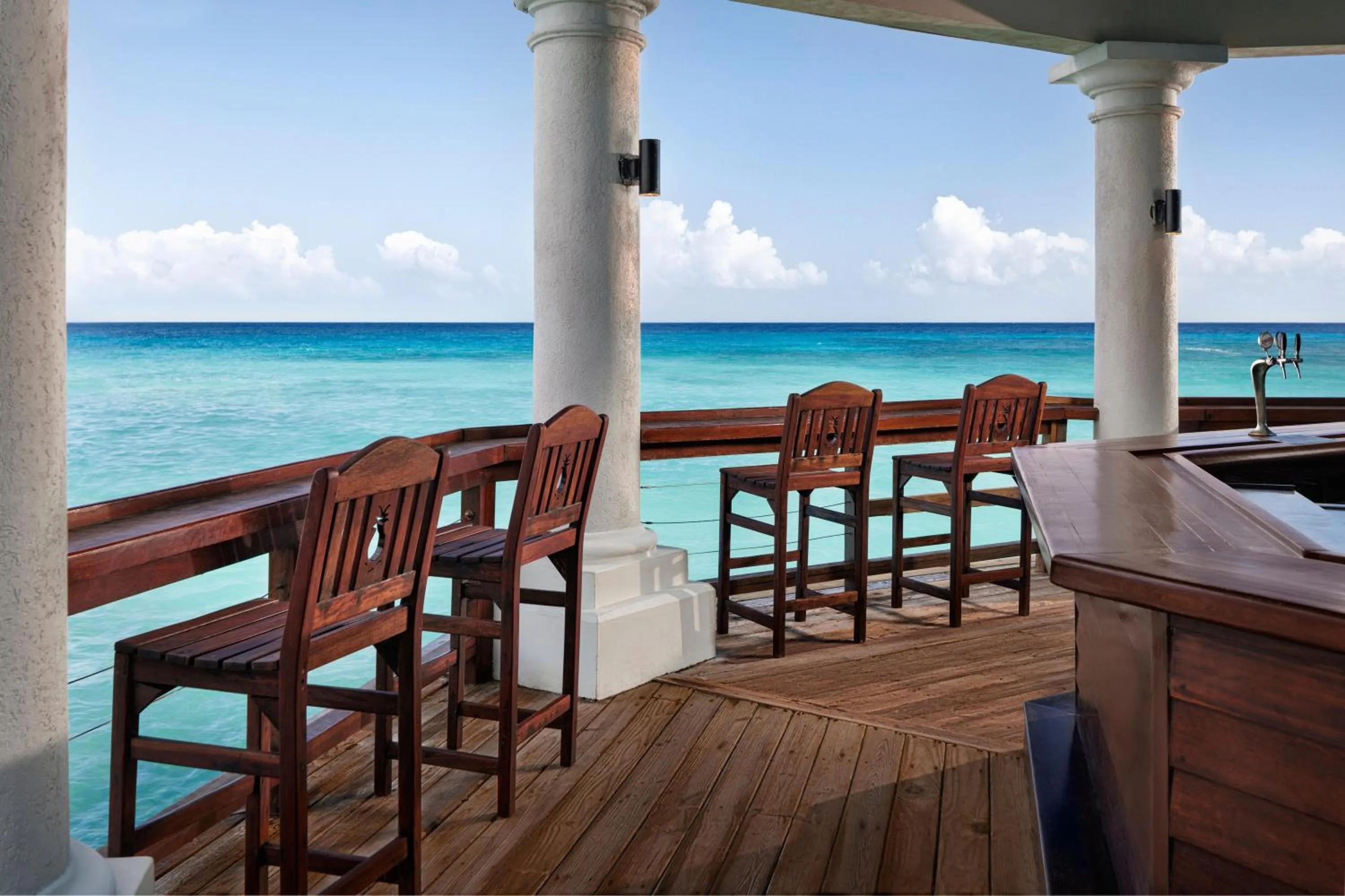 Lounge or bar in Sandals Ochi Beach All Inclusive Resort - Couples Only