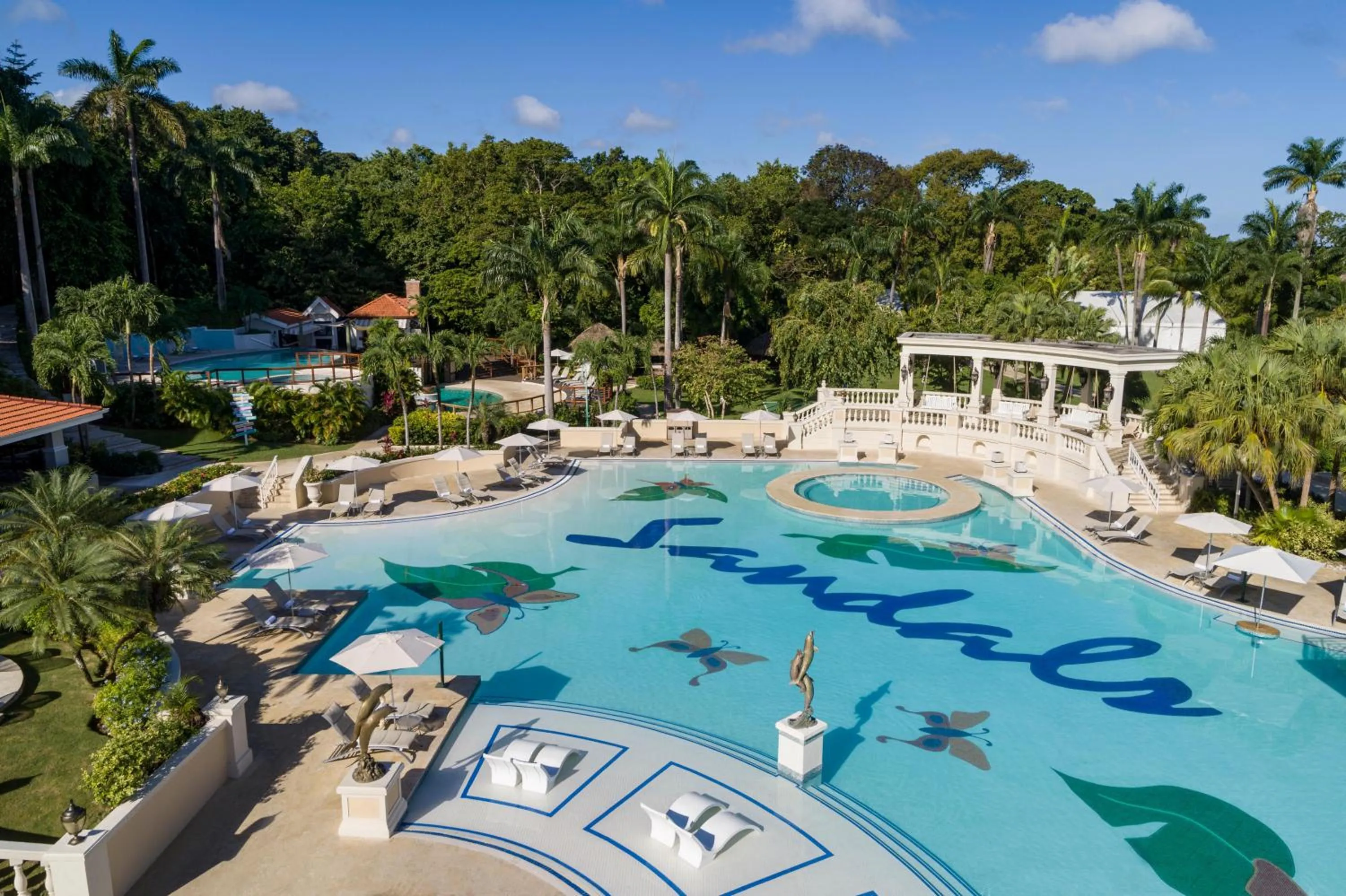 Swimming pool in Sandals Ochi Beach All Inclusive Resort - Couples Only