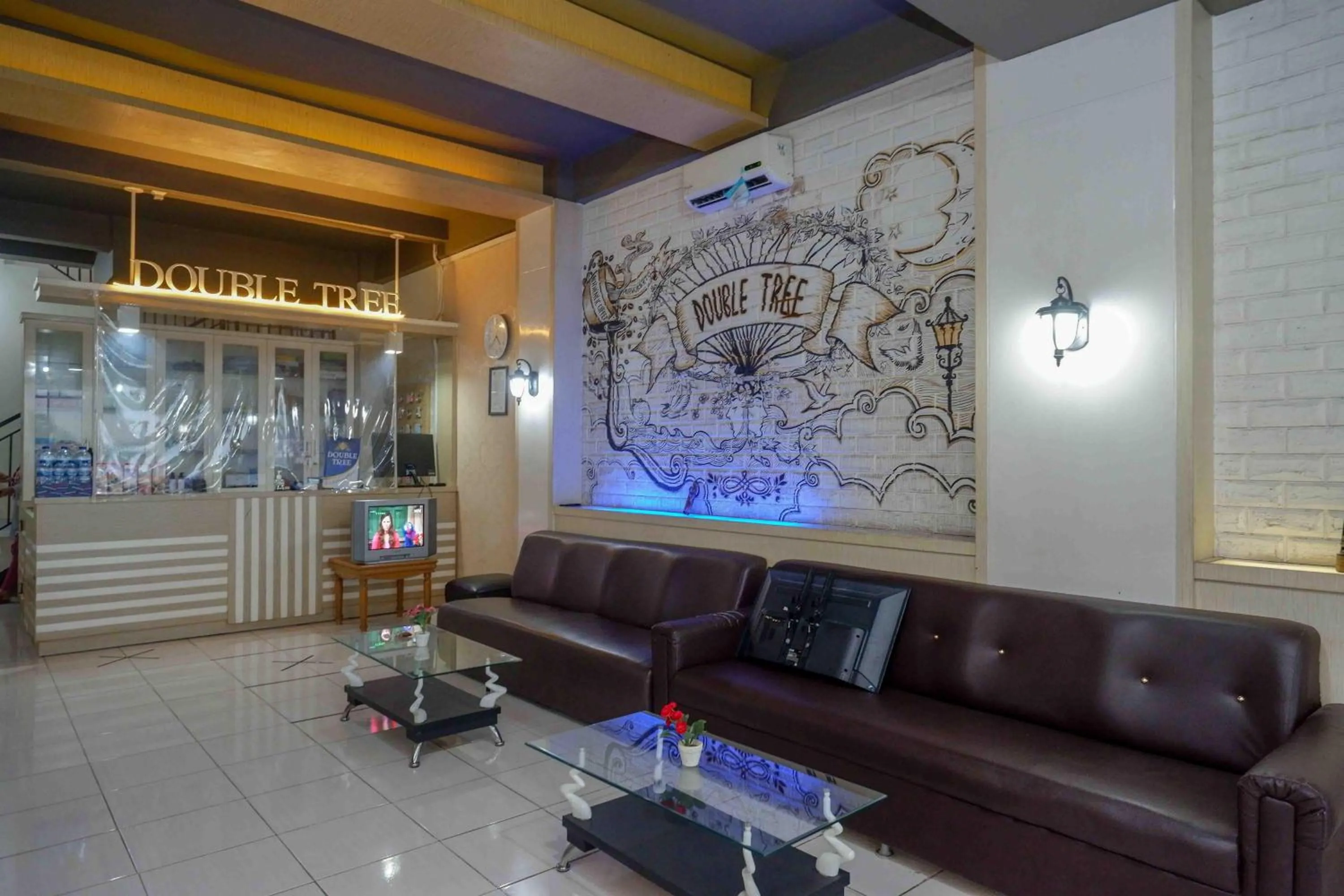 Seating area in Urbanview Hotel Double Tree near RSUD Margono Purwokerto