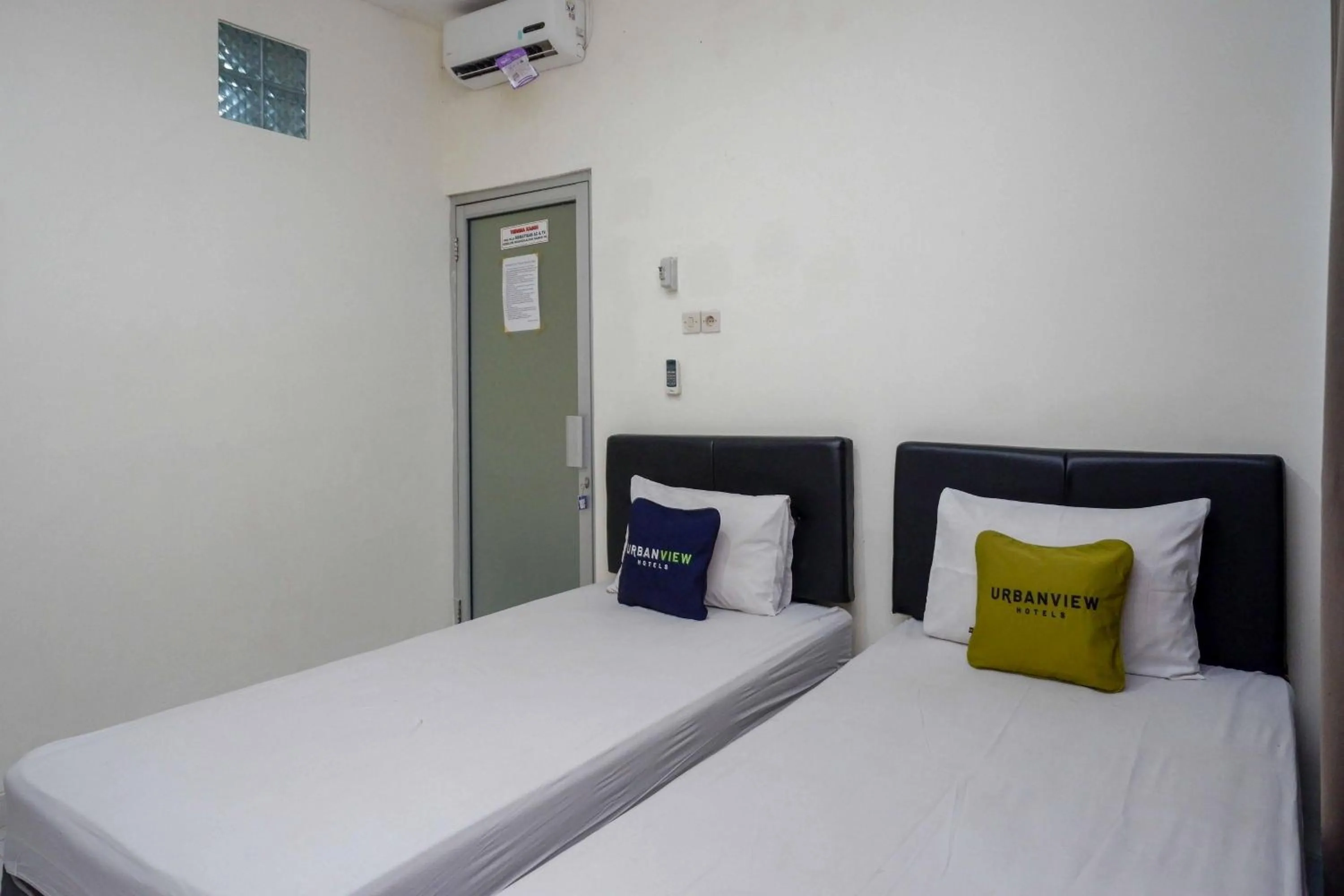 Bedroom, Bed in Urbanview Hotel Double Tree near RSUD Margono Purwokerto