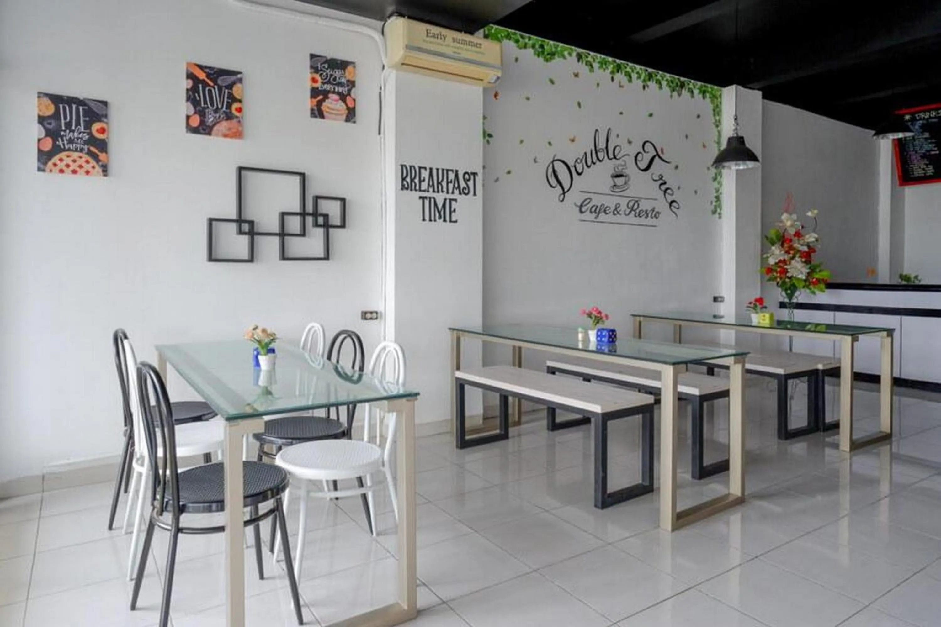 Seating area in Urbanview Hotel Double Tree near RSUD Margono Purwokerto