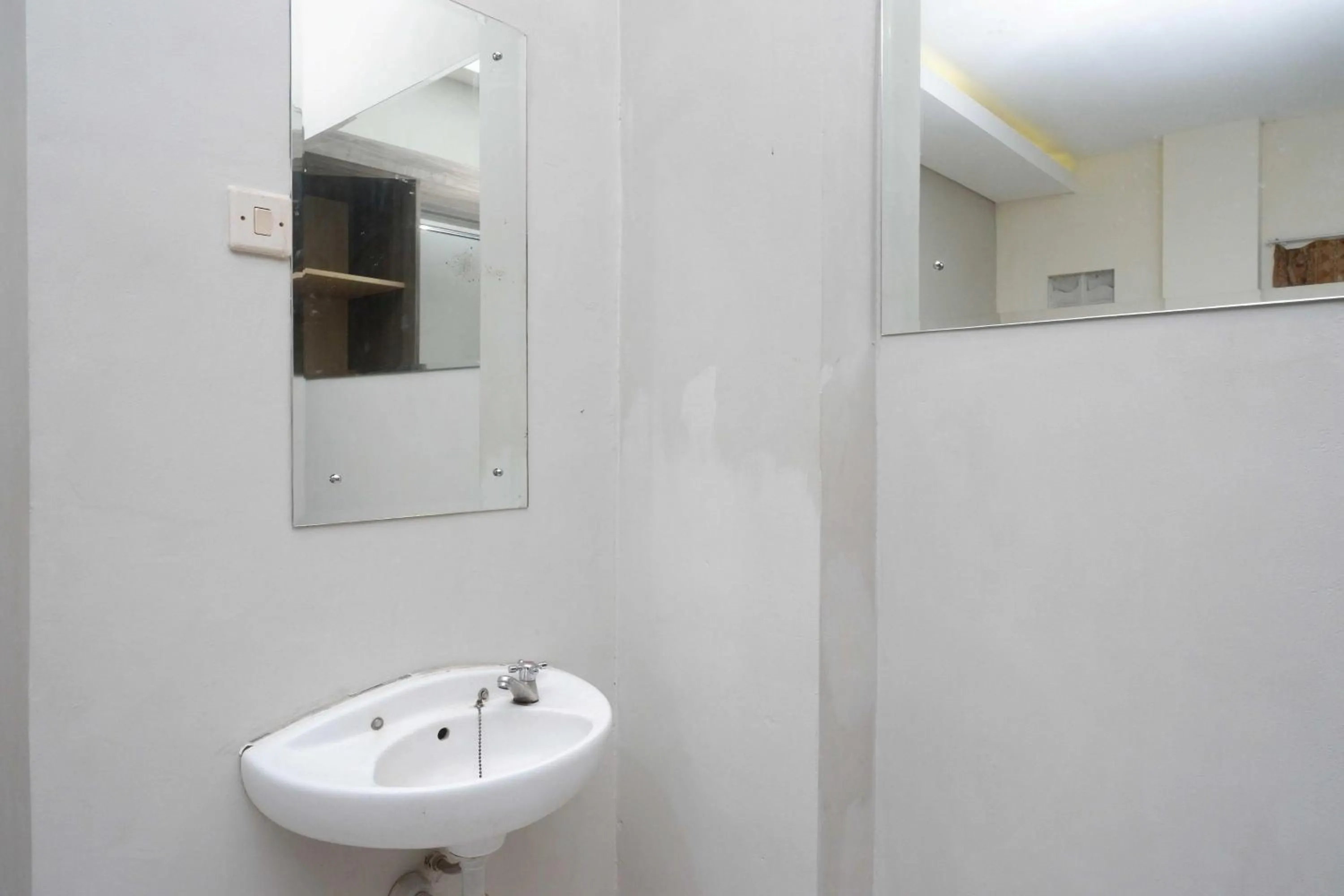 Bathroom in Urbanview Hotel Double Tree near RSUD Margono Purwokerto