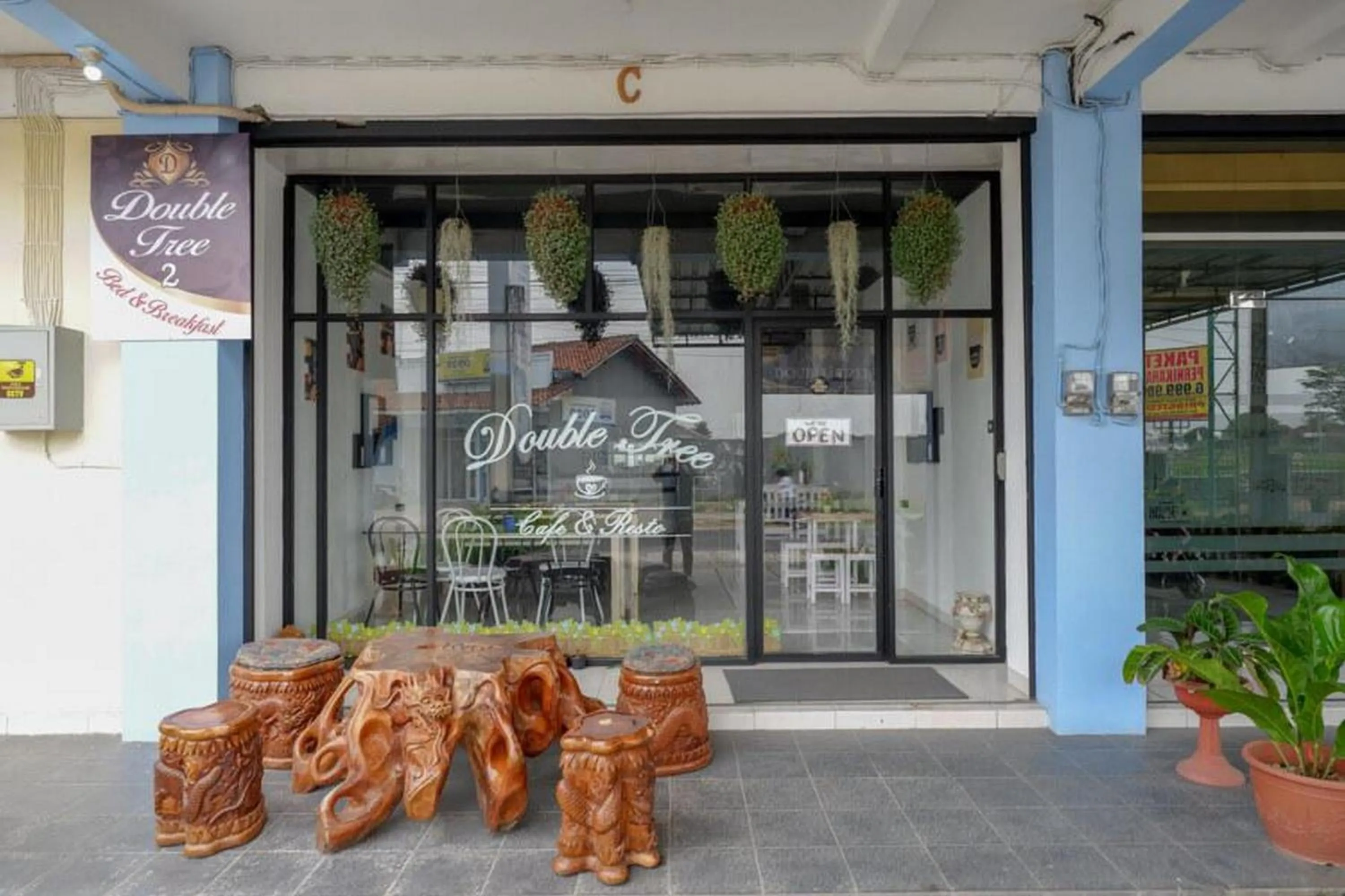 Facade/entrance in Urbanview Hotel Double Tree near RSUD Margono Purwokerto