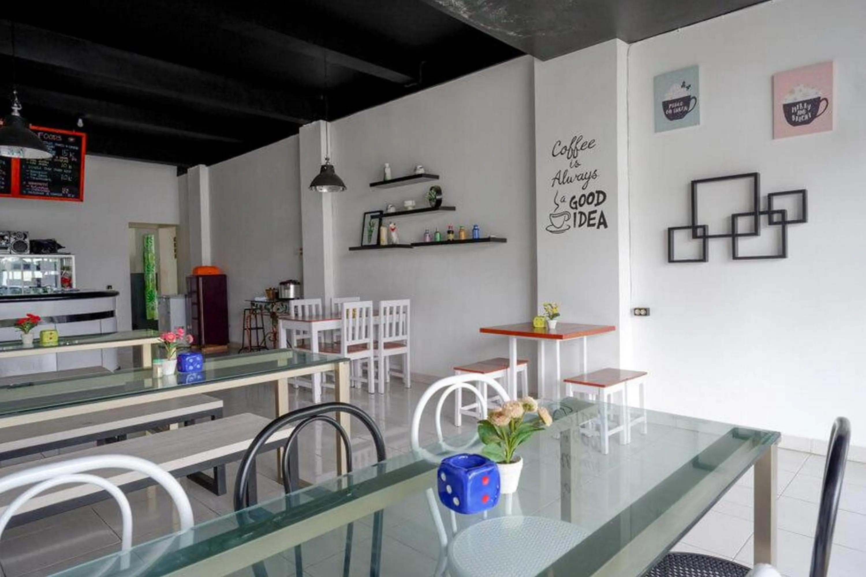 Restaurant/places to eat in Urbanview Hotel Double Tree near RSUD Margono Purwokerto