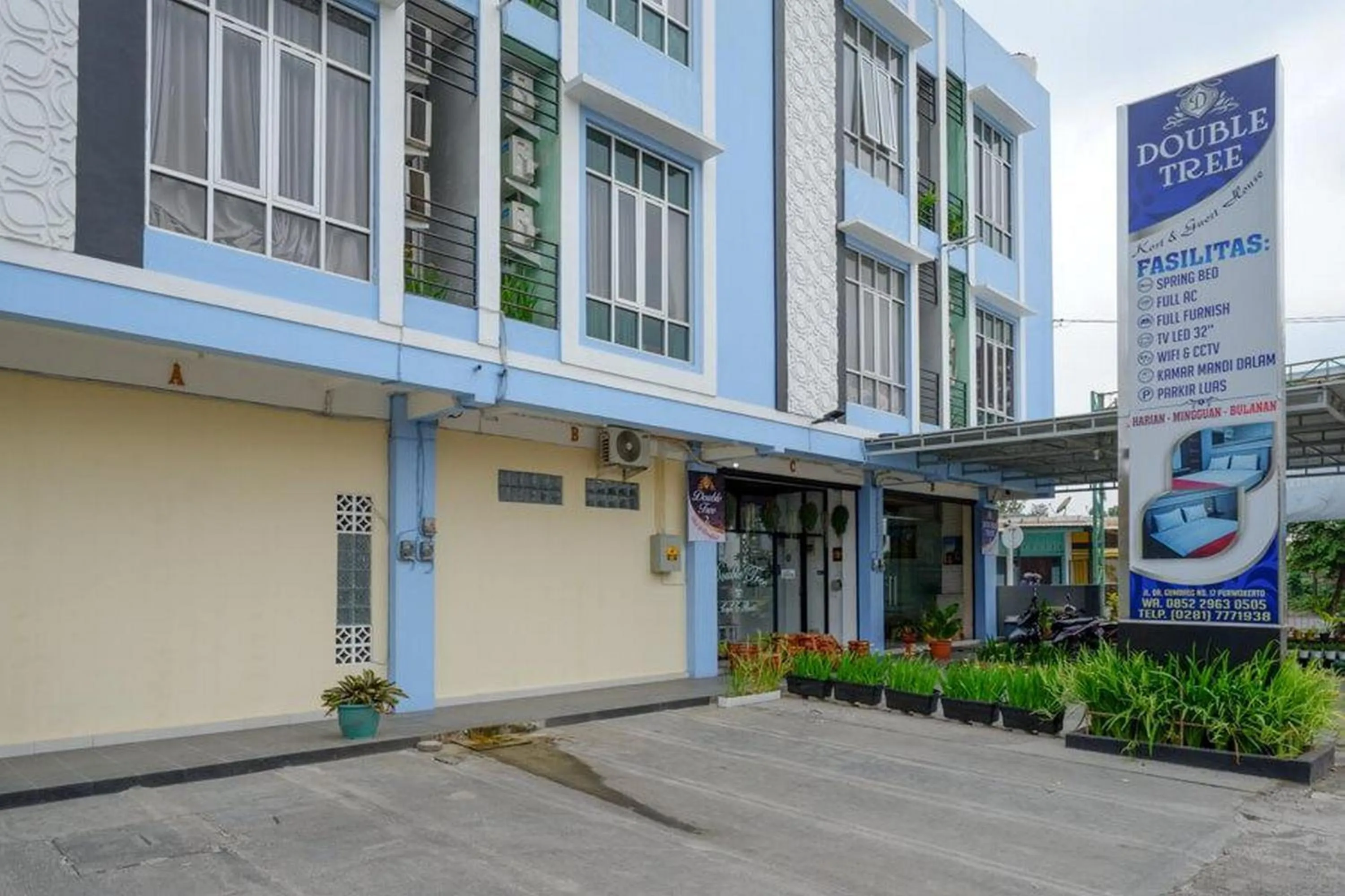 Facade/entrance in Urbanview Hotel Double Tree near RSUD Margono Purwokerto