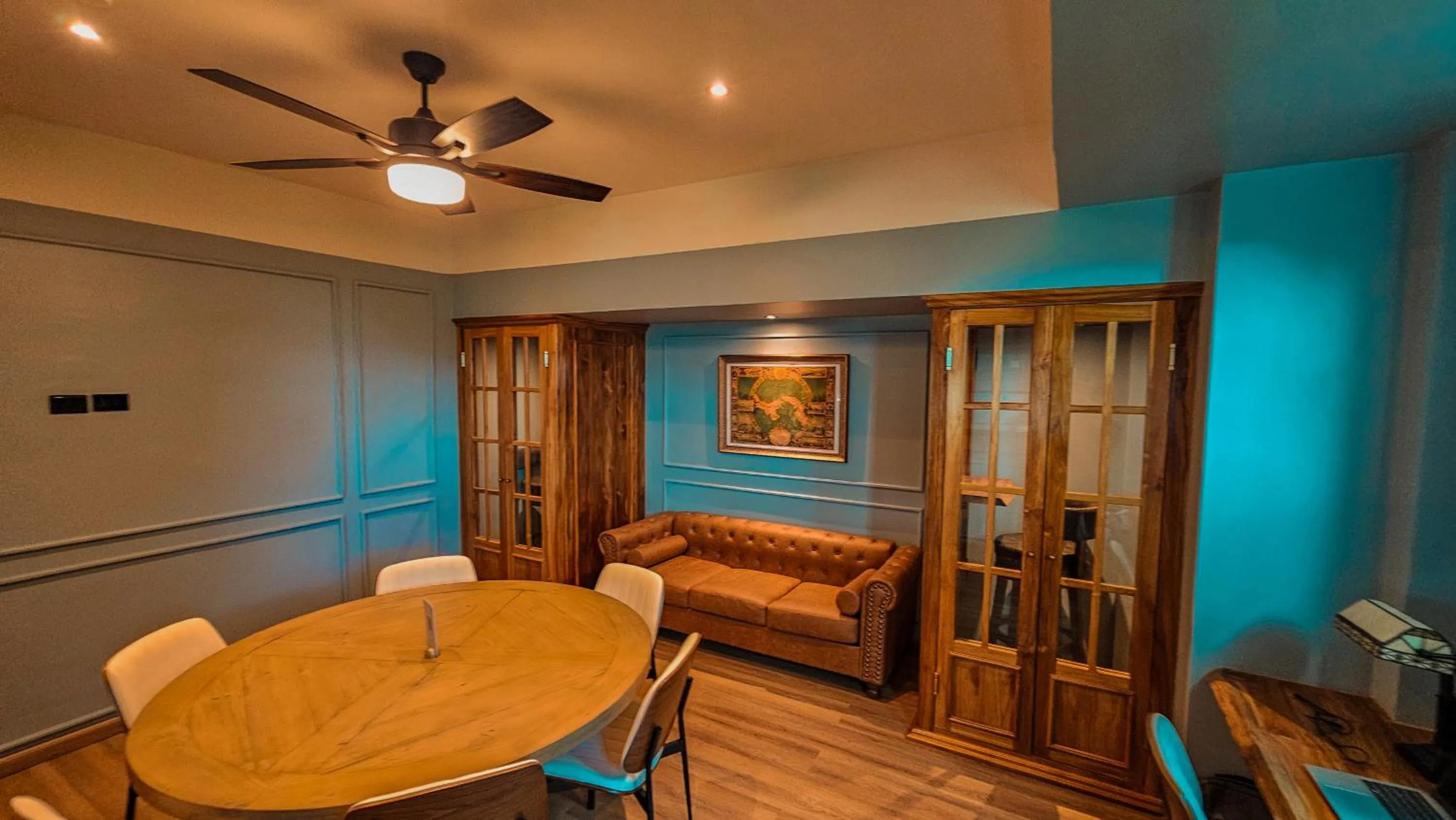 Meeting/conference room in Bambuda Castle