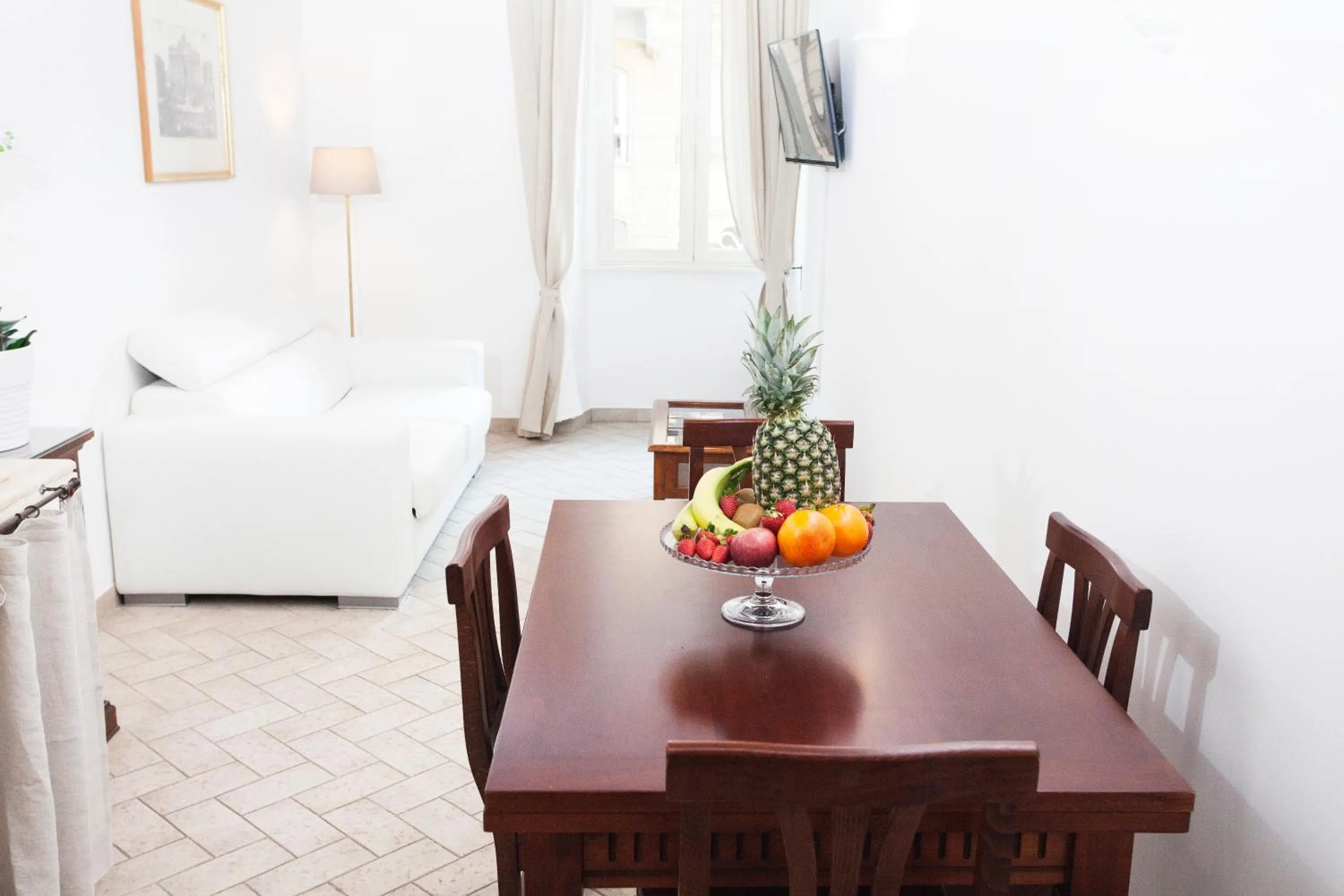 Dining area in Tritone 91 Apartments