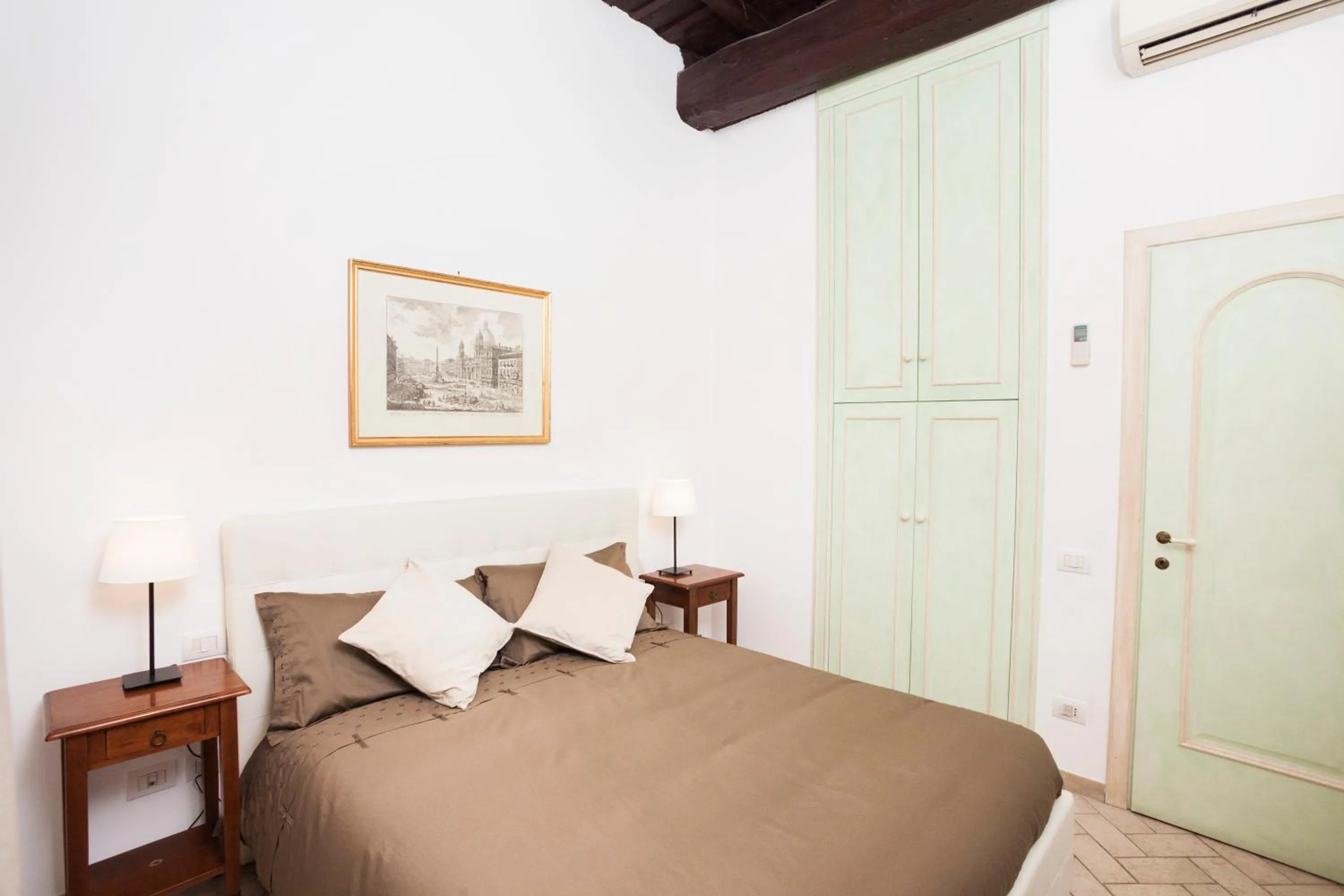 Bed in Tritone 91 Apartments