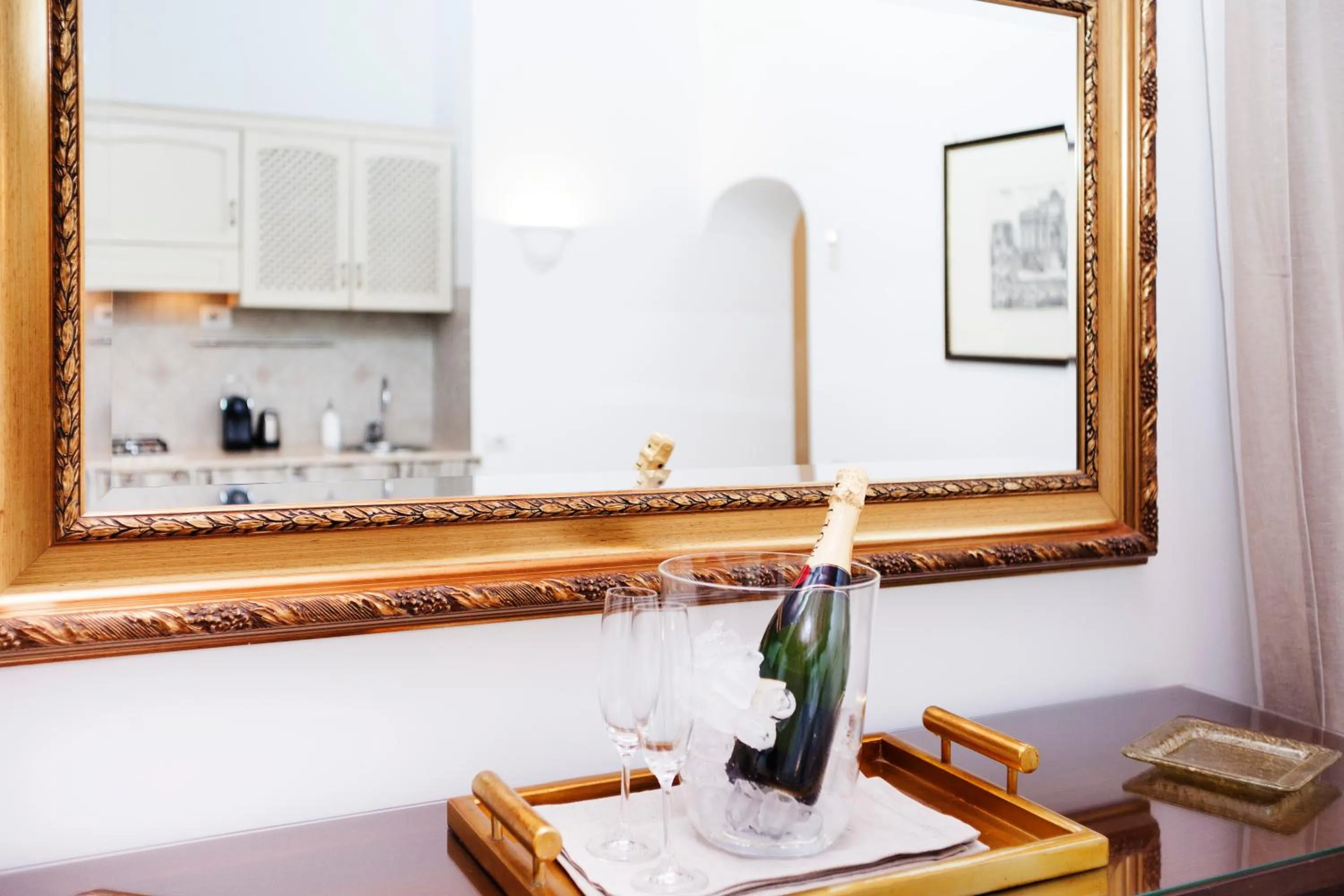 Decorative detail in Tritone 91 Apartments